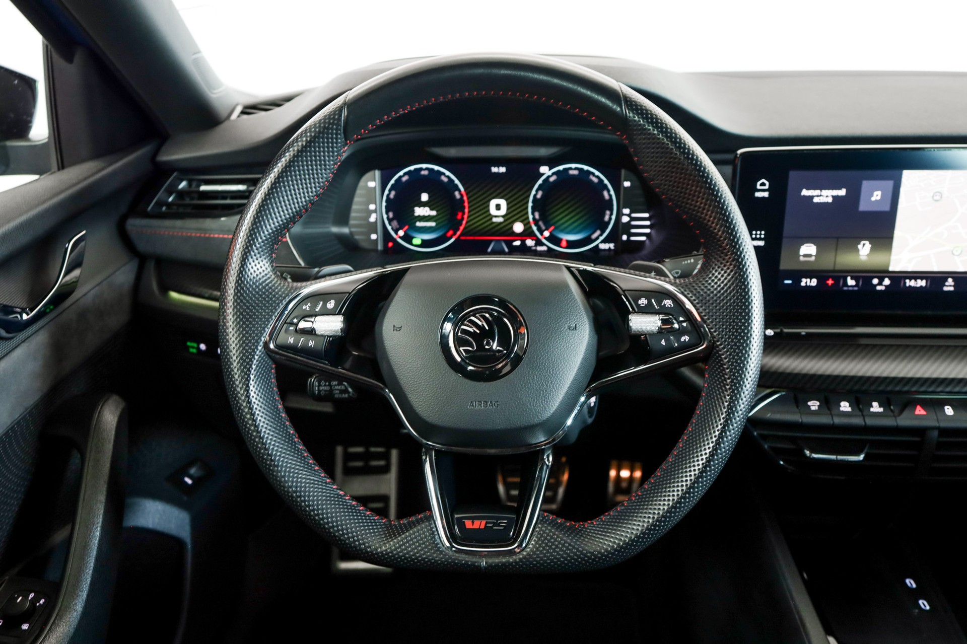 SKODA Octavia Combi 2.0 TSI DSG RS-image-9