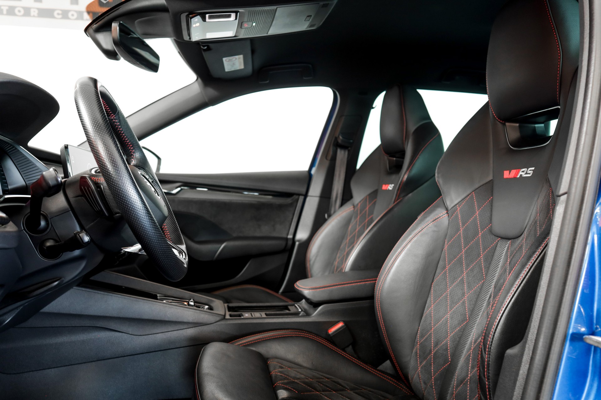 SKODA Octavia Combi 2.0 TSI DSG RS-image-12