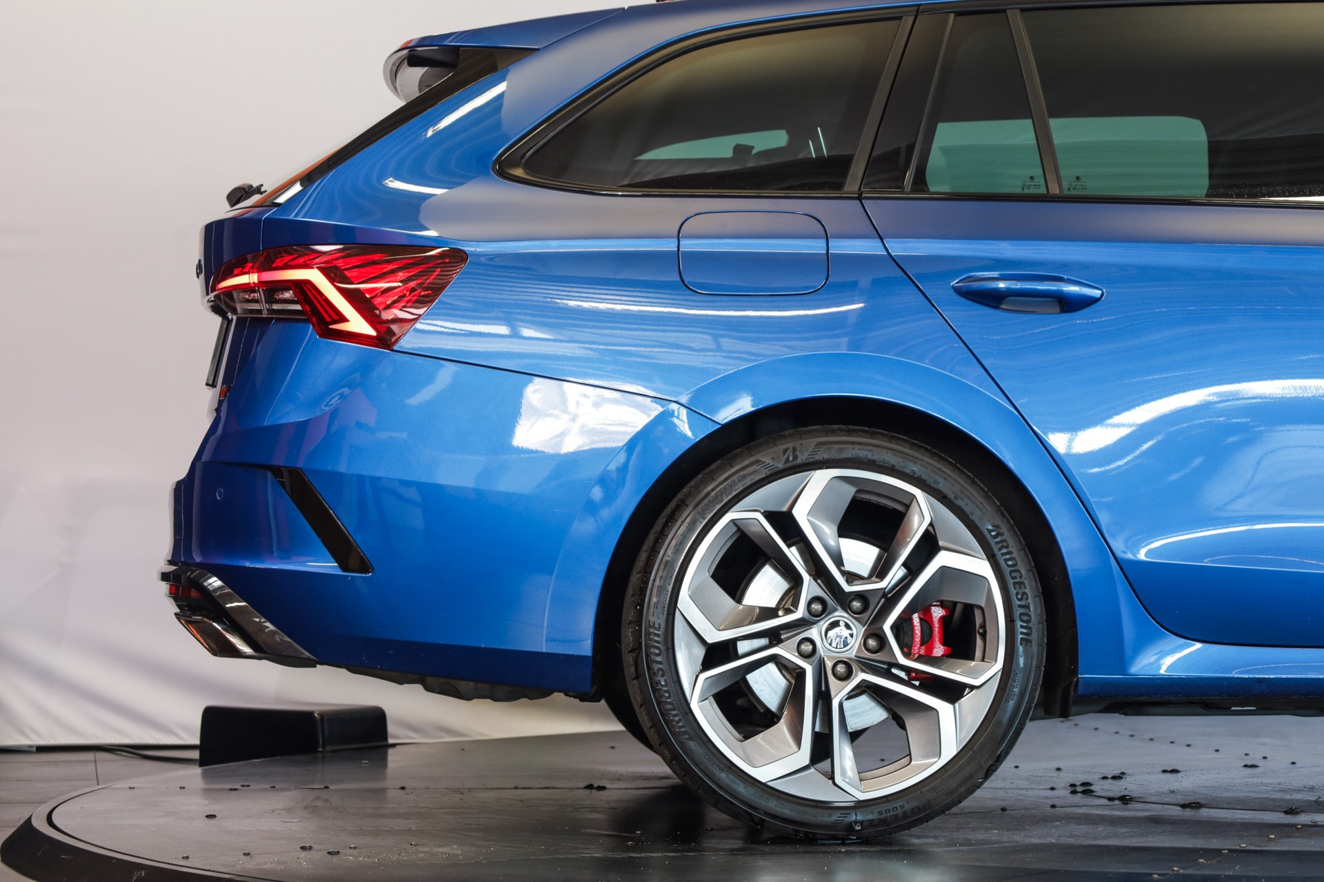 SKODA Octavia Combi 2.0 TSI DSG RS-image-7