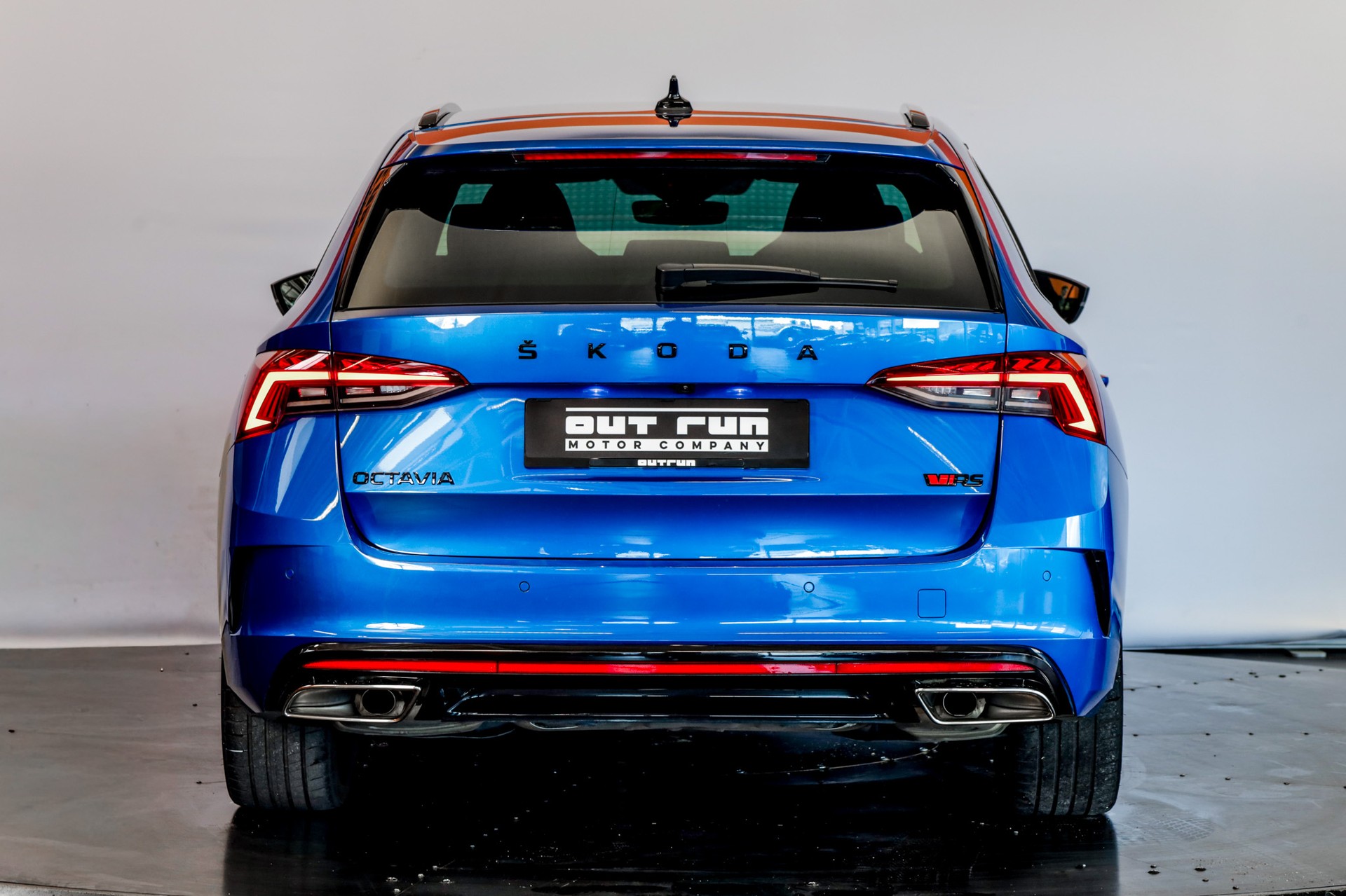 SKODA Octavia Combi 2.0 TSI DSG RS-image-3