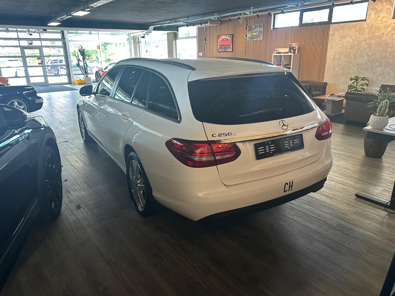 MERCEDES-BENZ C 250 d 4Matic 9G-Tronic-image-4