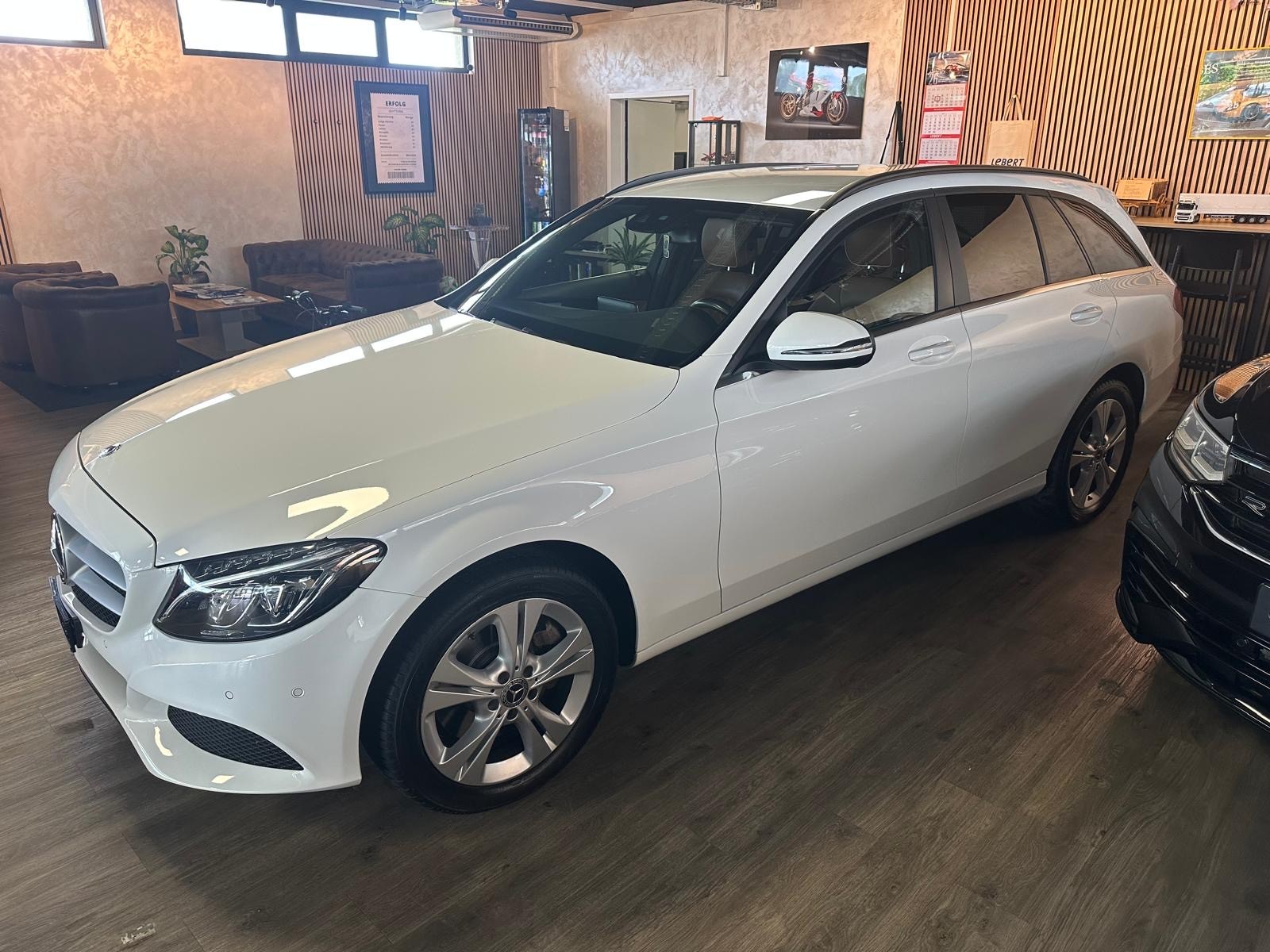 MERCEDES-BENZ C 250 d 4Matic 9G-Tronic-image-2