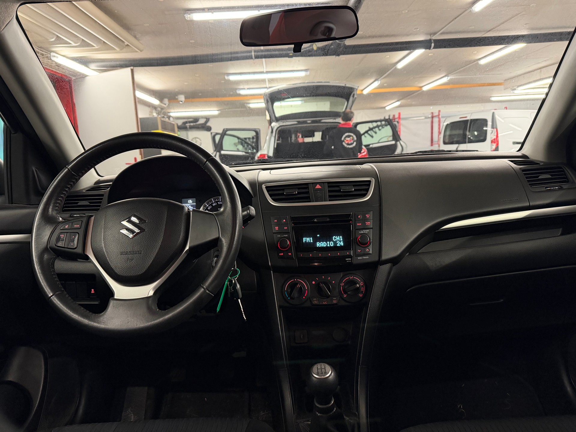 SUZUKI Swift 1.2i 16V GL 4x4-image-9