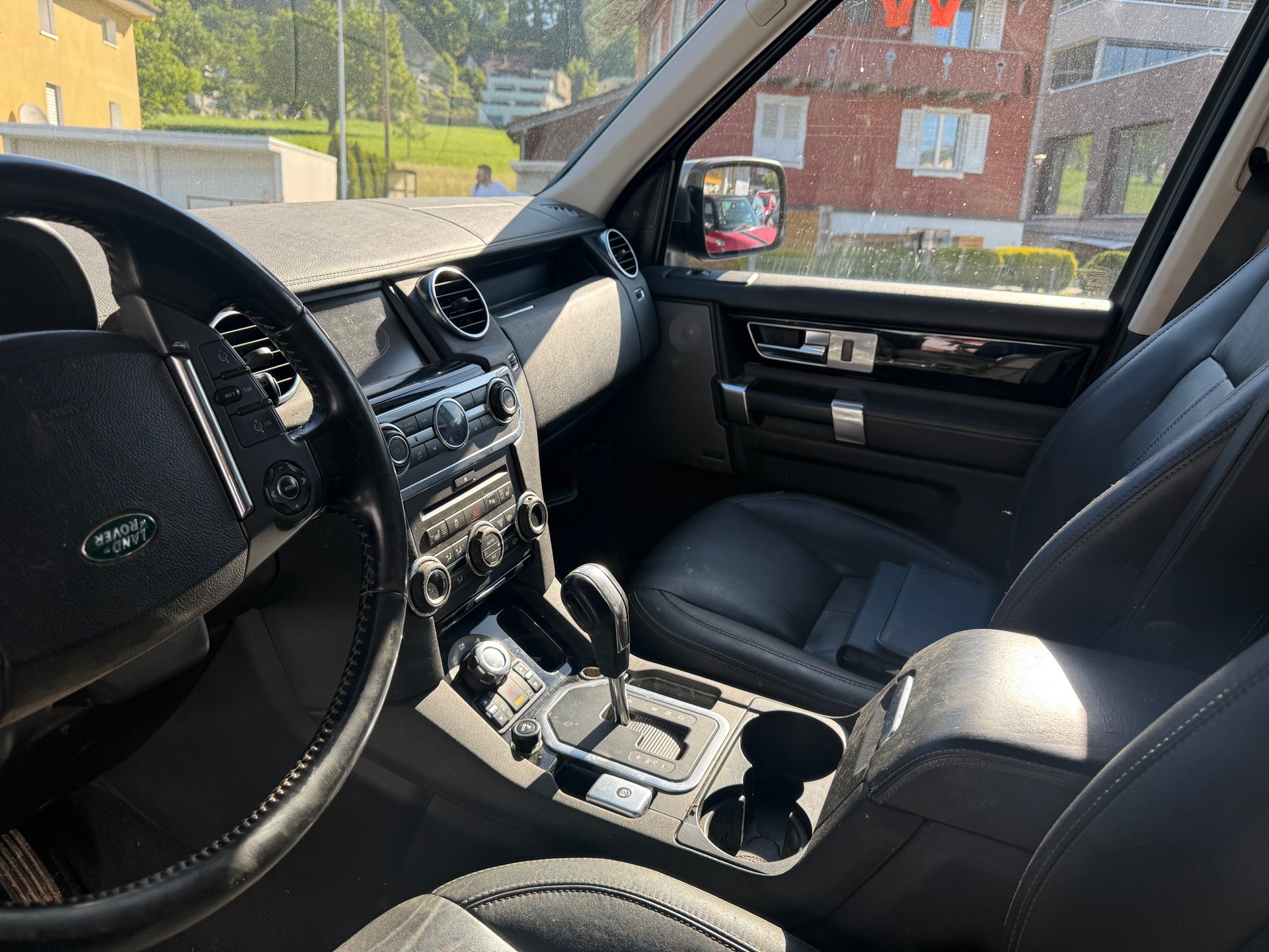 LAND ROVER Discovery 3.0 TDV6 HSE Automatic-image-8