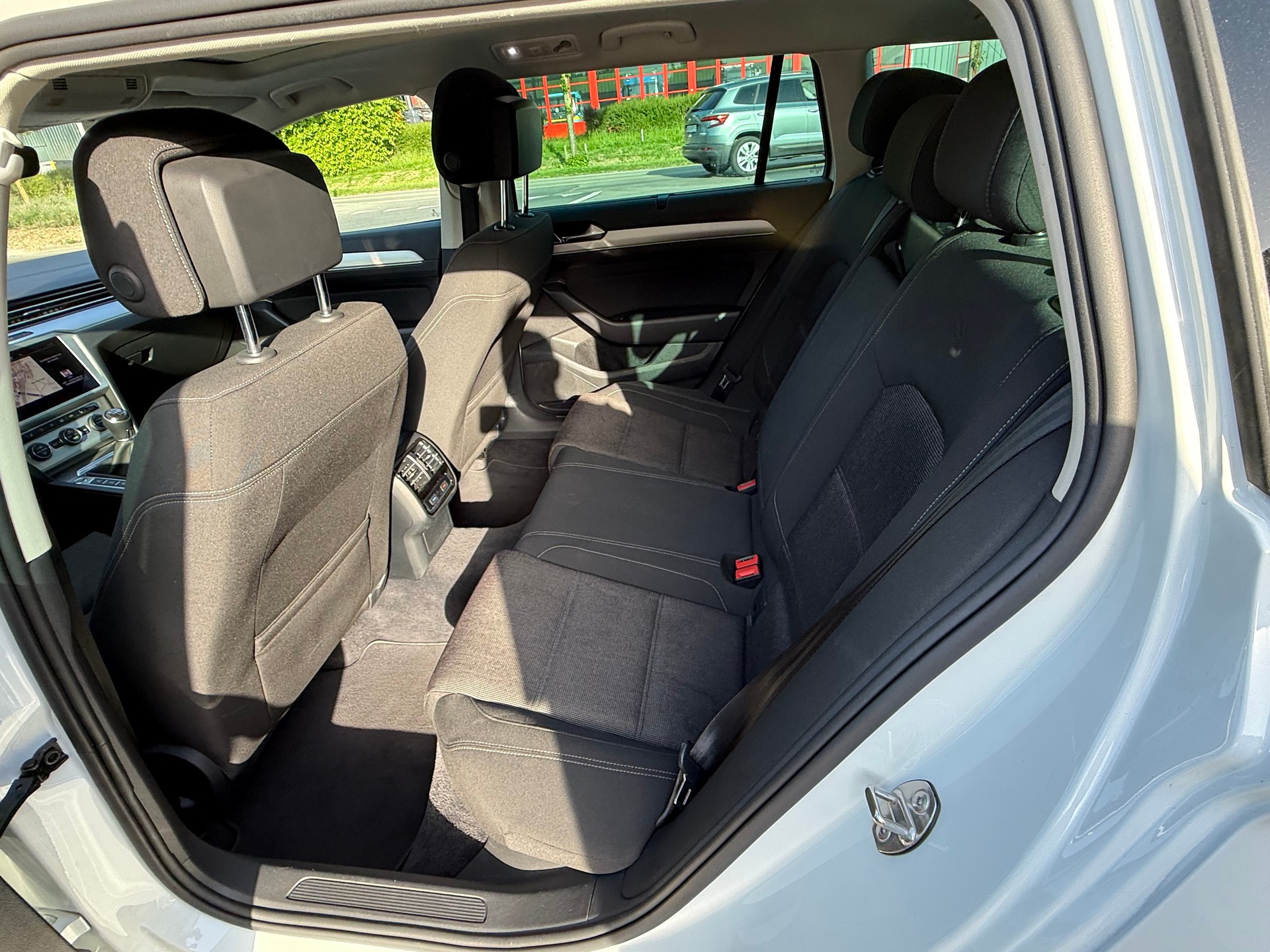 VW Passat Variant 1.4 TSI ACT BMT Family 4Motion-image-6