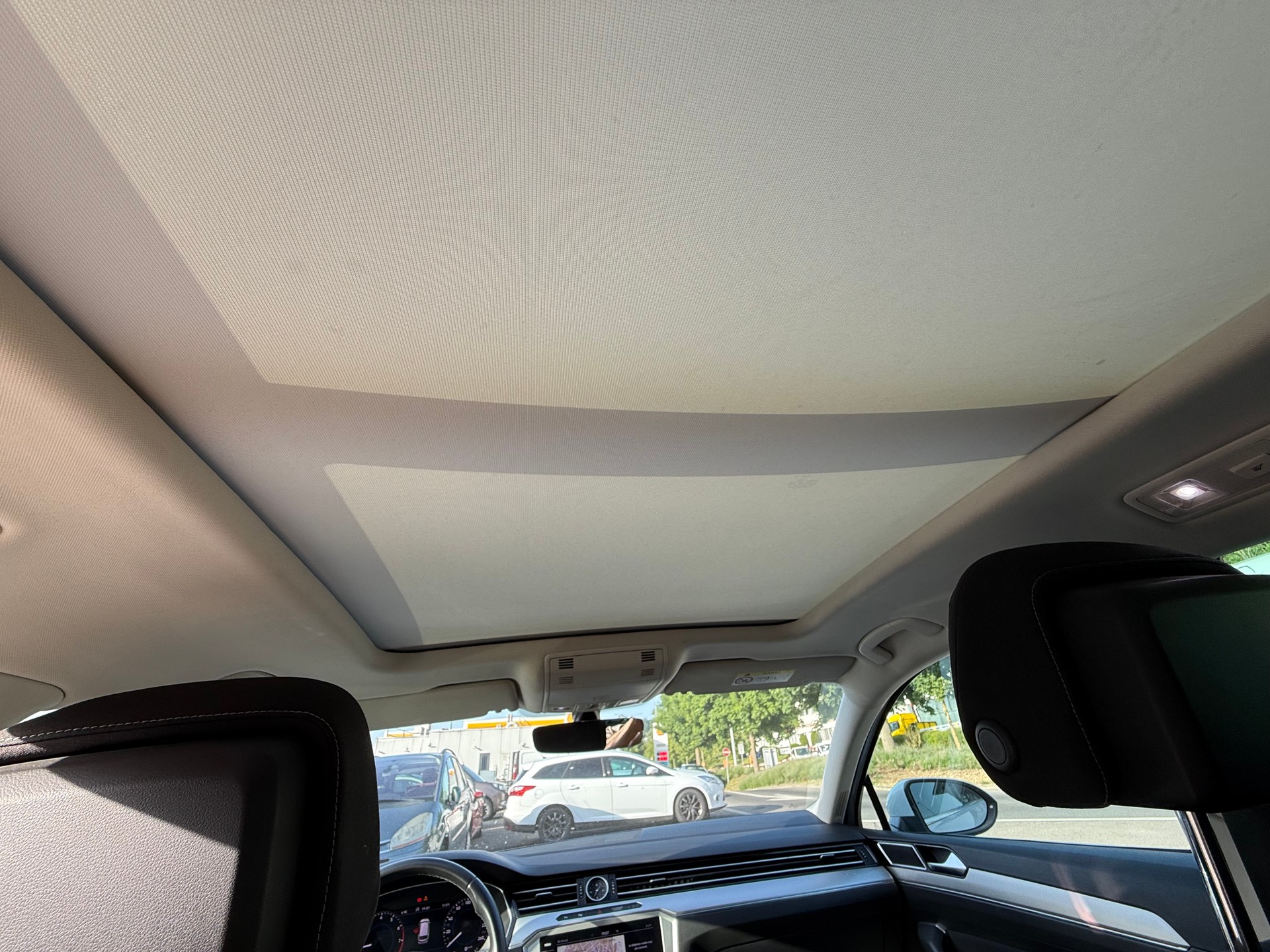 VW Passat Variant 1.4 TSI ACT BMT Family 4Motion-image-7