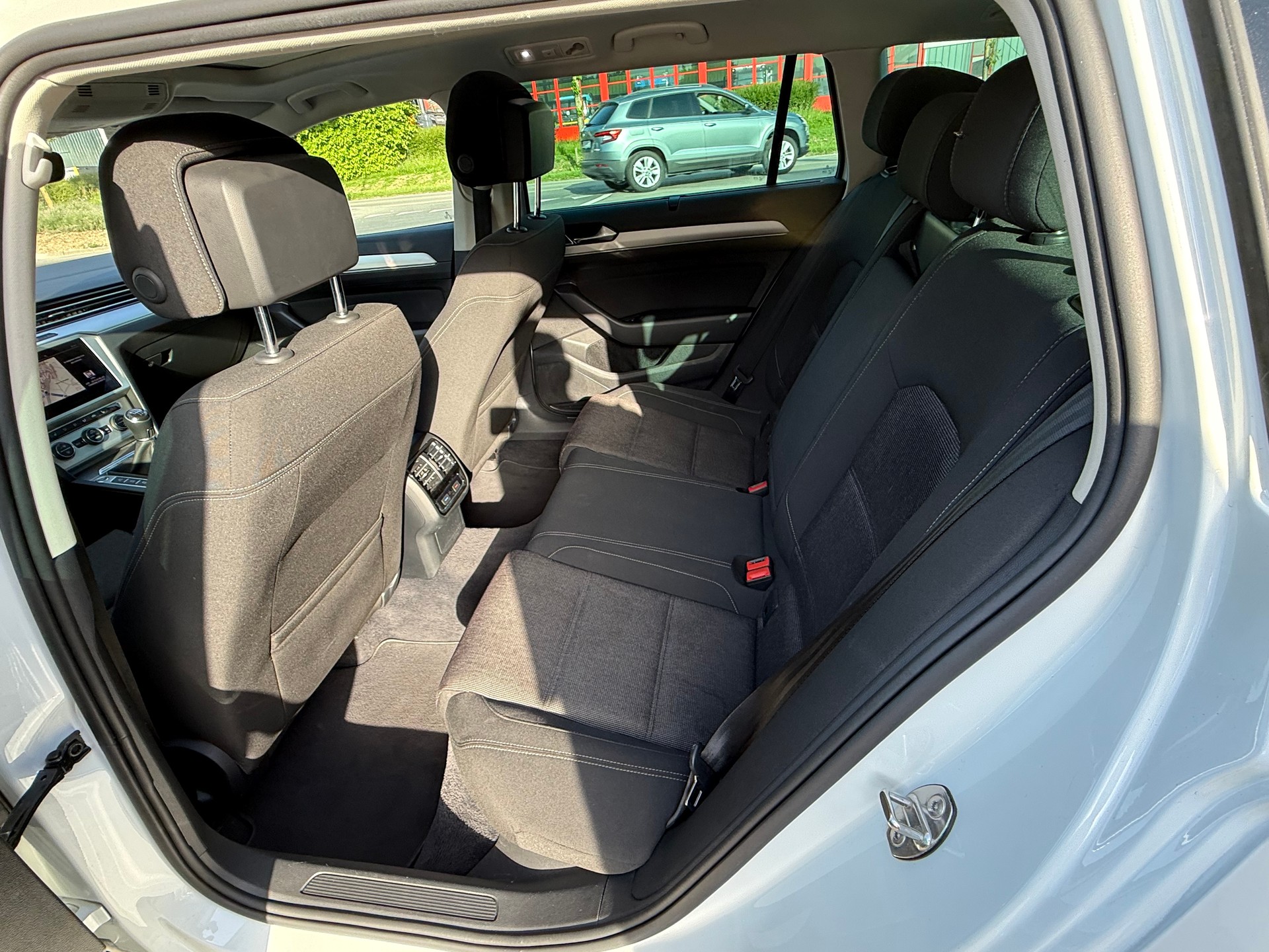 VW Passat Variant 1.4 TSI ACT BMT Family 4Motion-image-4