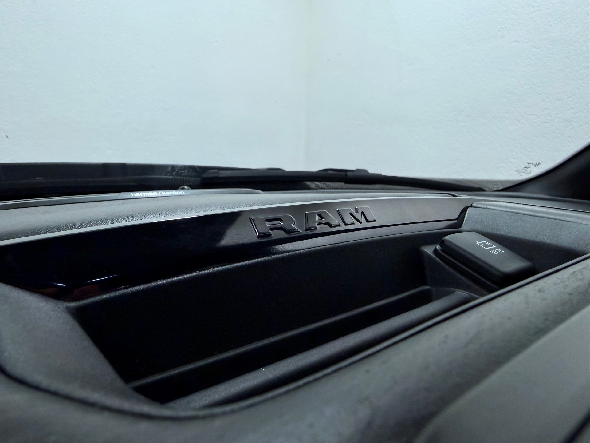 DODGE 1500 "ALL BLACK"-image-26