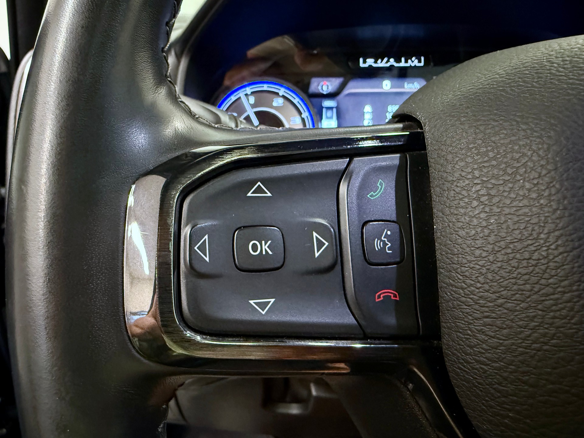 DODGE 1500 "ALL BLACK"-image-34