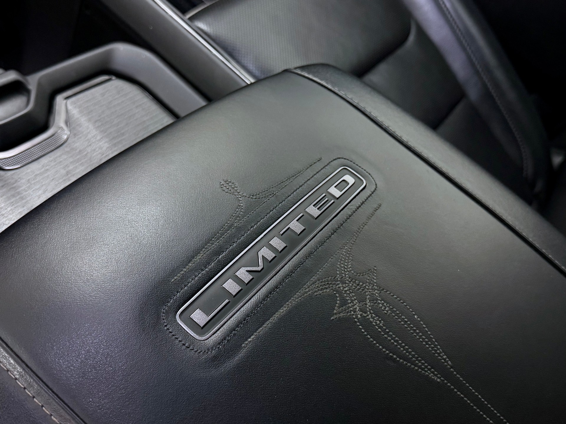DODGE 1500 "ALL BLACK"-image-27