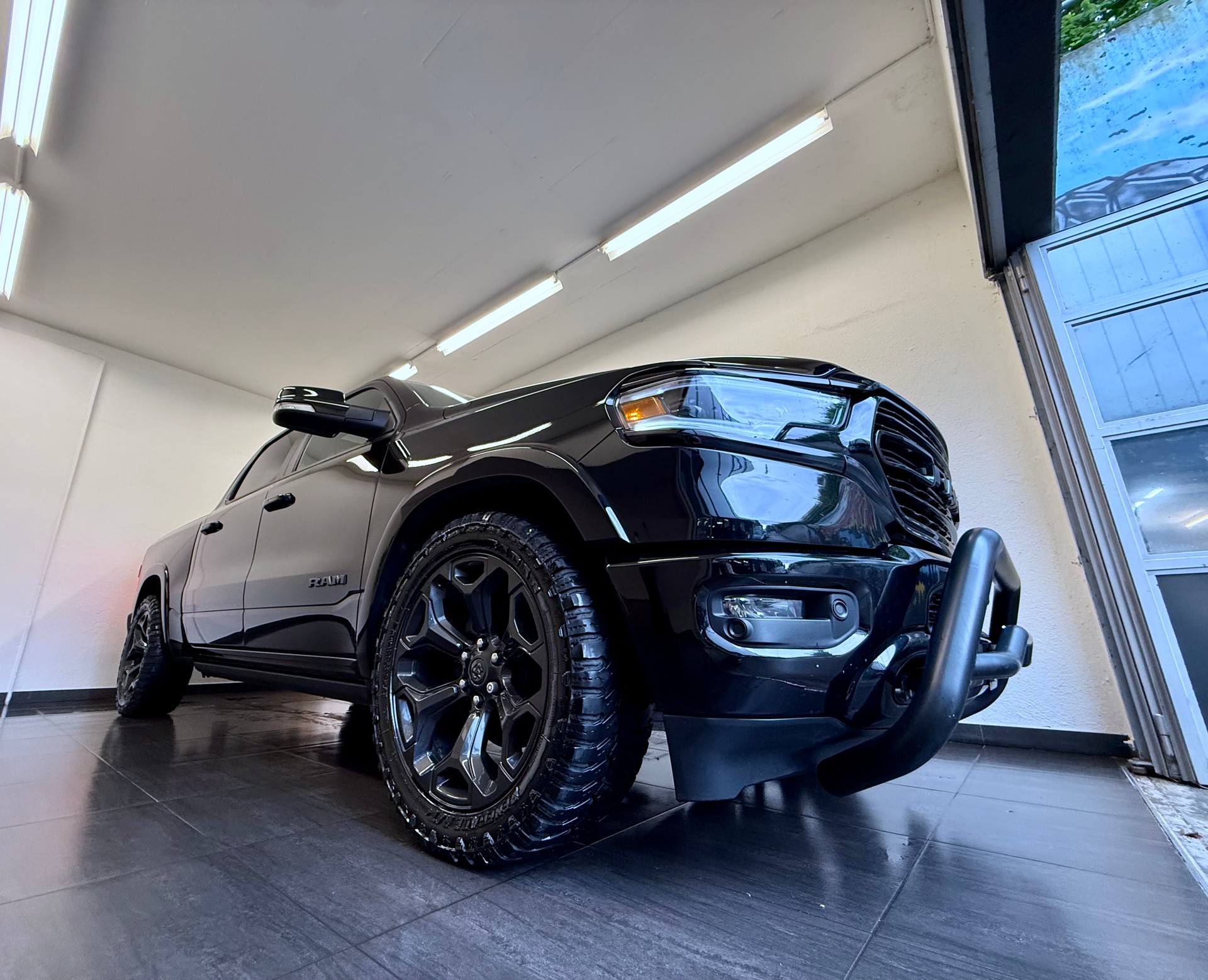 DODGE 1500 "ALL BLACK"-showroom-element-3