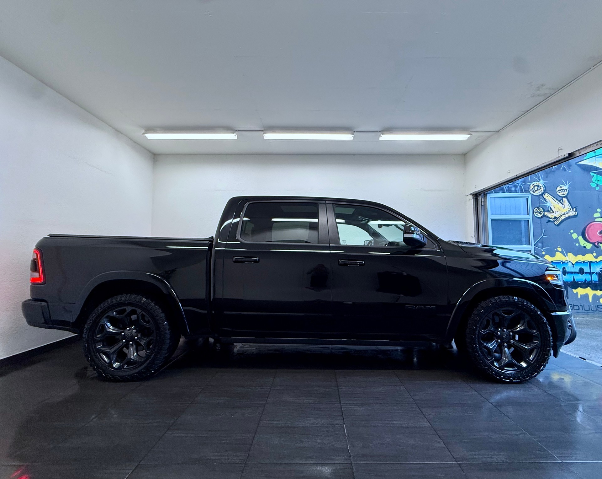 DODGE 1500 "ALL BLACK"-image-6