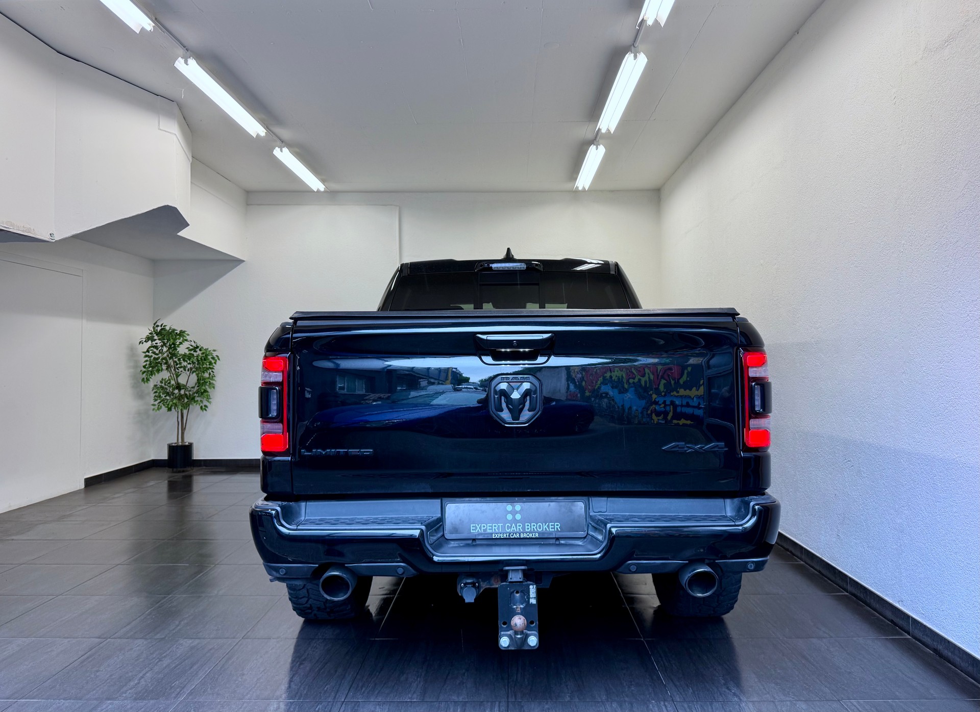 DODGE 1500 "ALL BLACK"-image-12