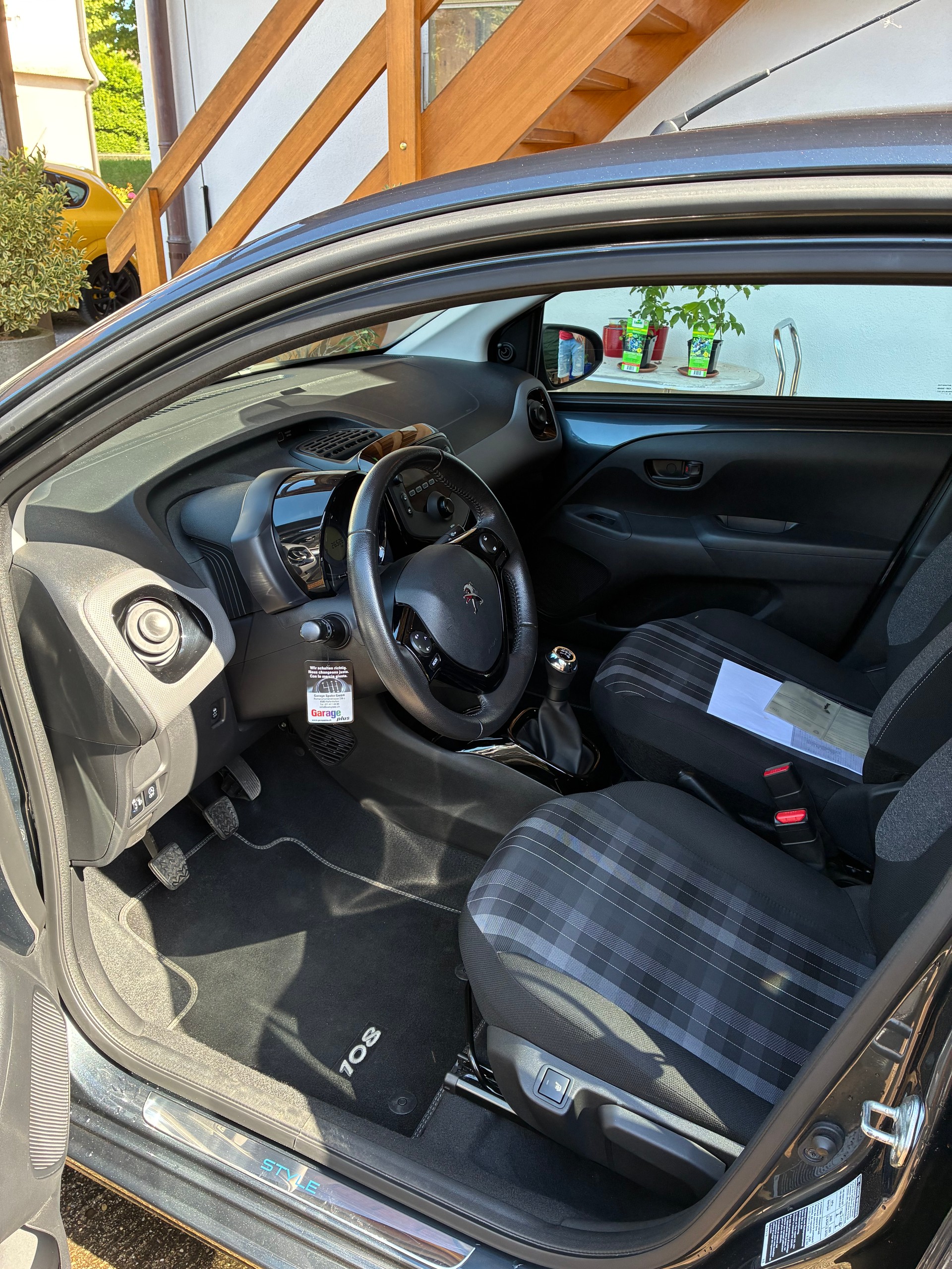 PEUGEOT 108 1.0 VTi GT Line-image-5