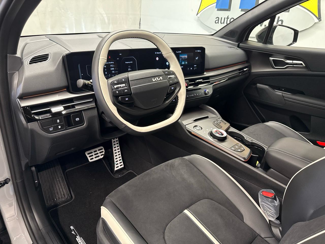 KIA Sportage 1.6T-GDi PHEV GT-Line 4x4 A-showroom-element-2
