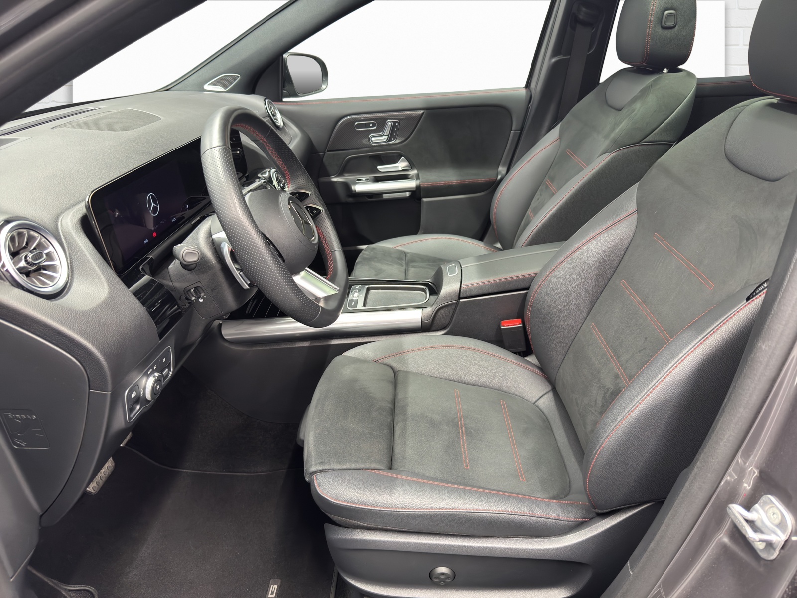 MERCEDES-BENZ GLA 250 e EQ Star AMG Line-image-6