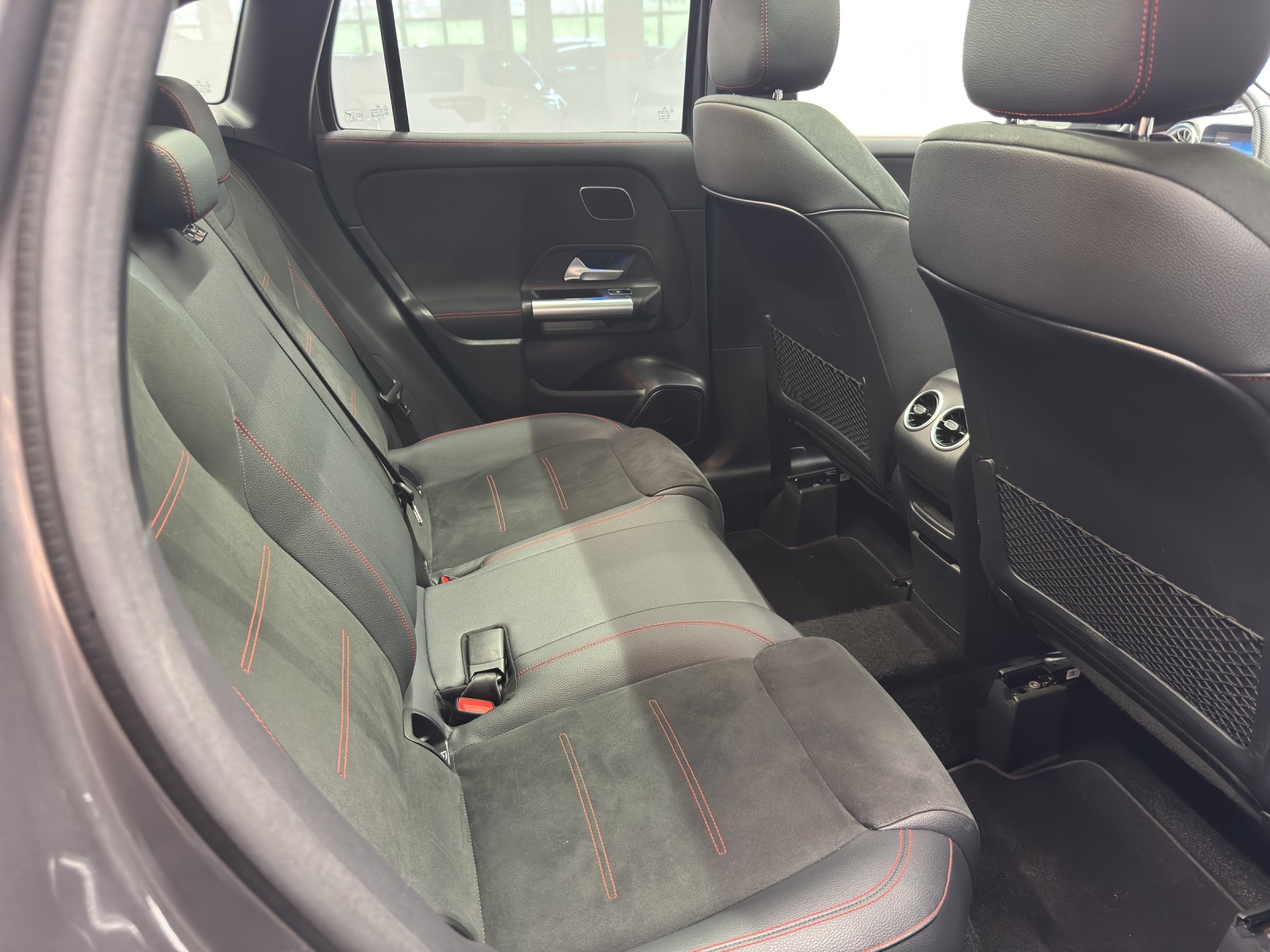 MERCEDES-BENZ GLA 250 e EQ Star AMG Line-image-9
