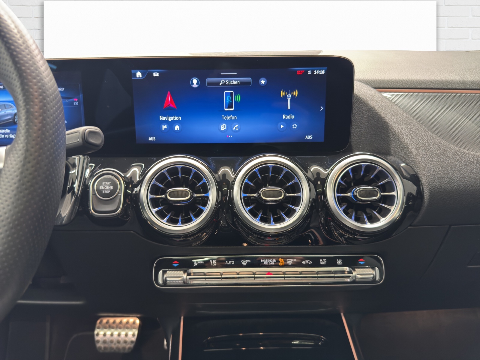 MERCEDES-BENZ GLA 250 e EQ Star AMG Line-image-8