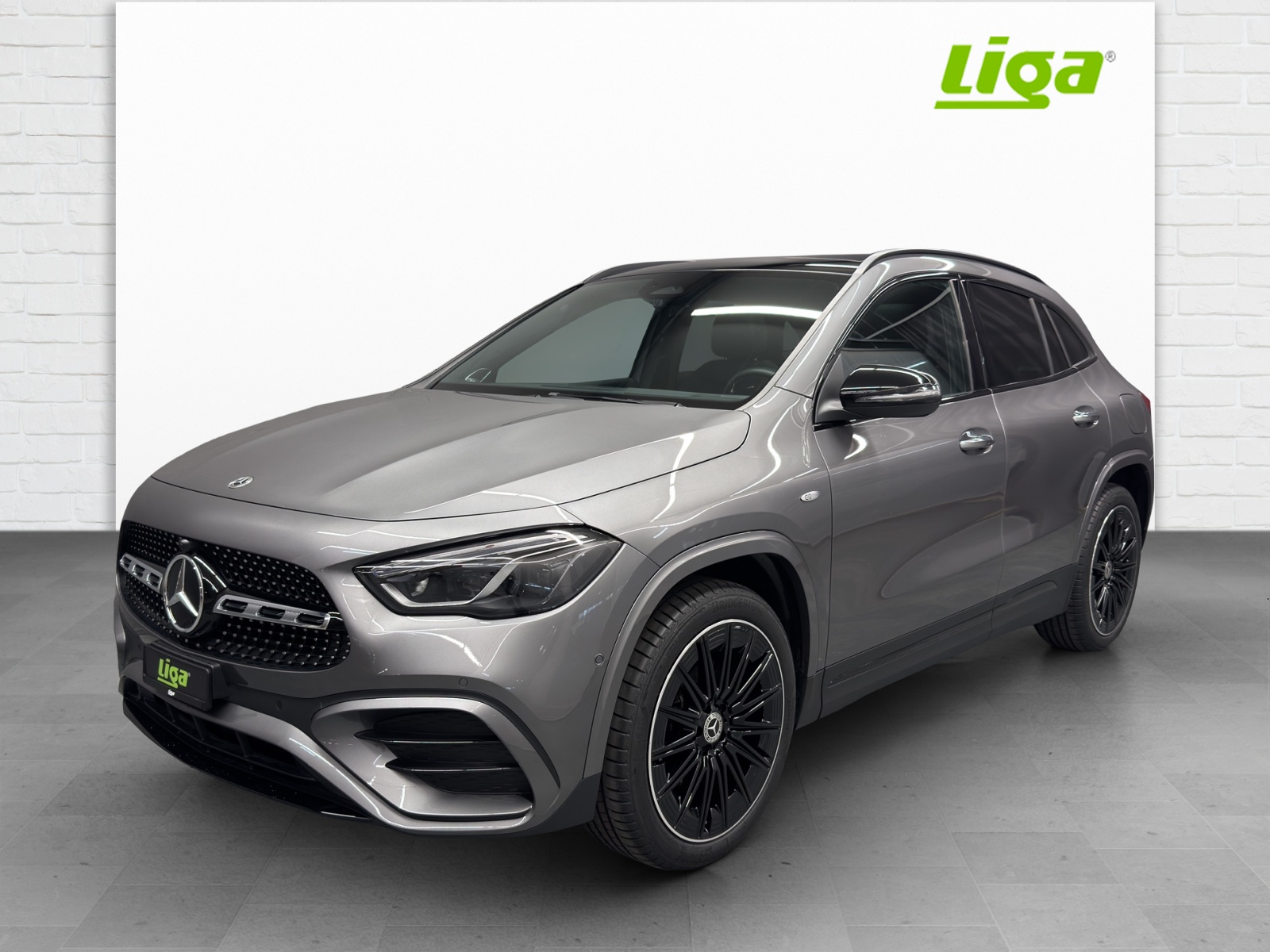 MERCEDES-BENZ GLA 250 e EQ Star AMG Line-image-0