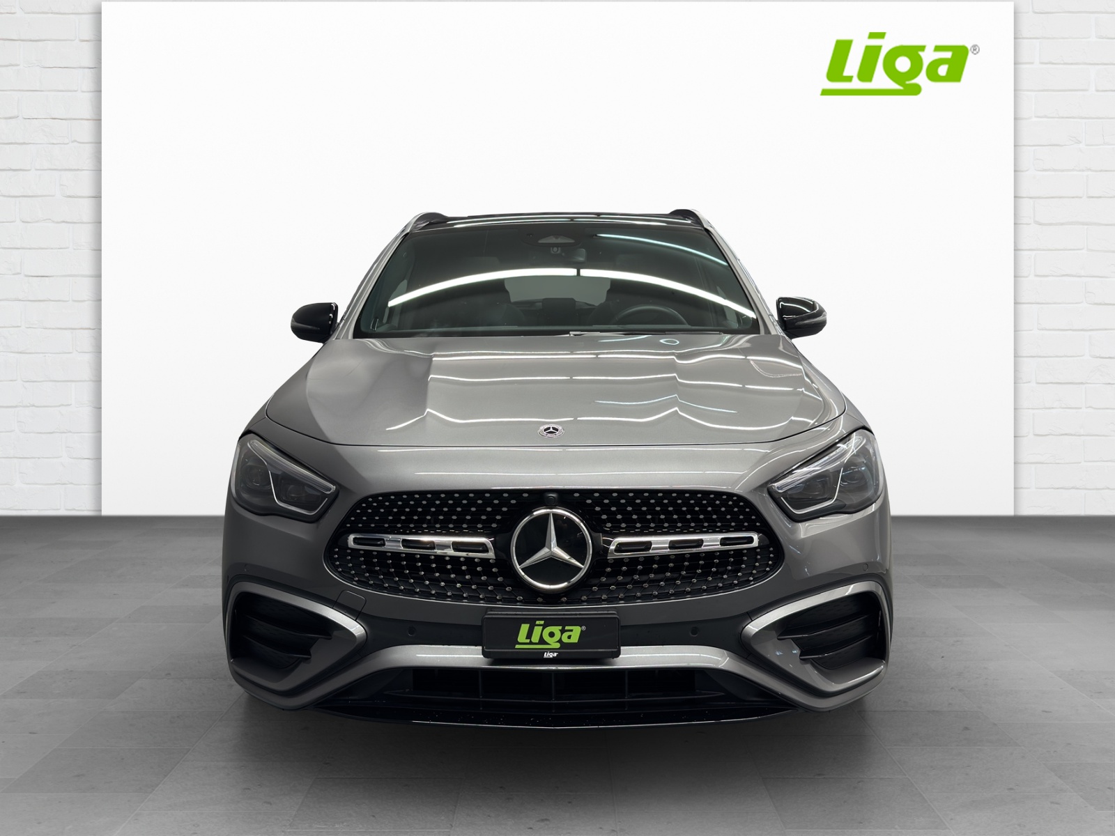 MERCEDES-BENZ GLA 250 e EQ Star AMG Line-image-1