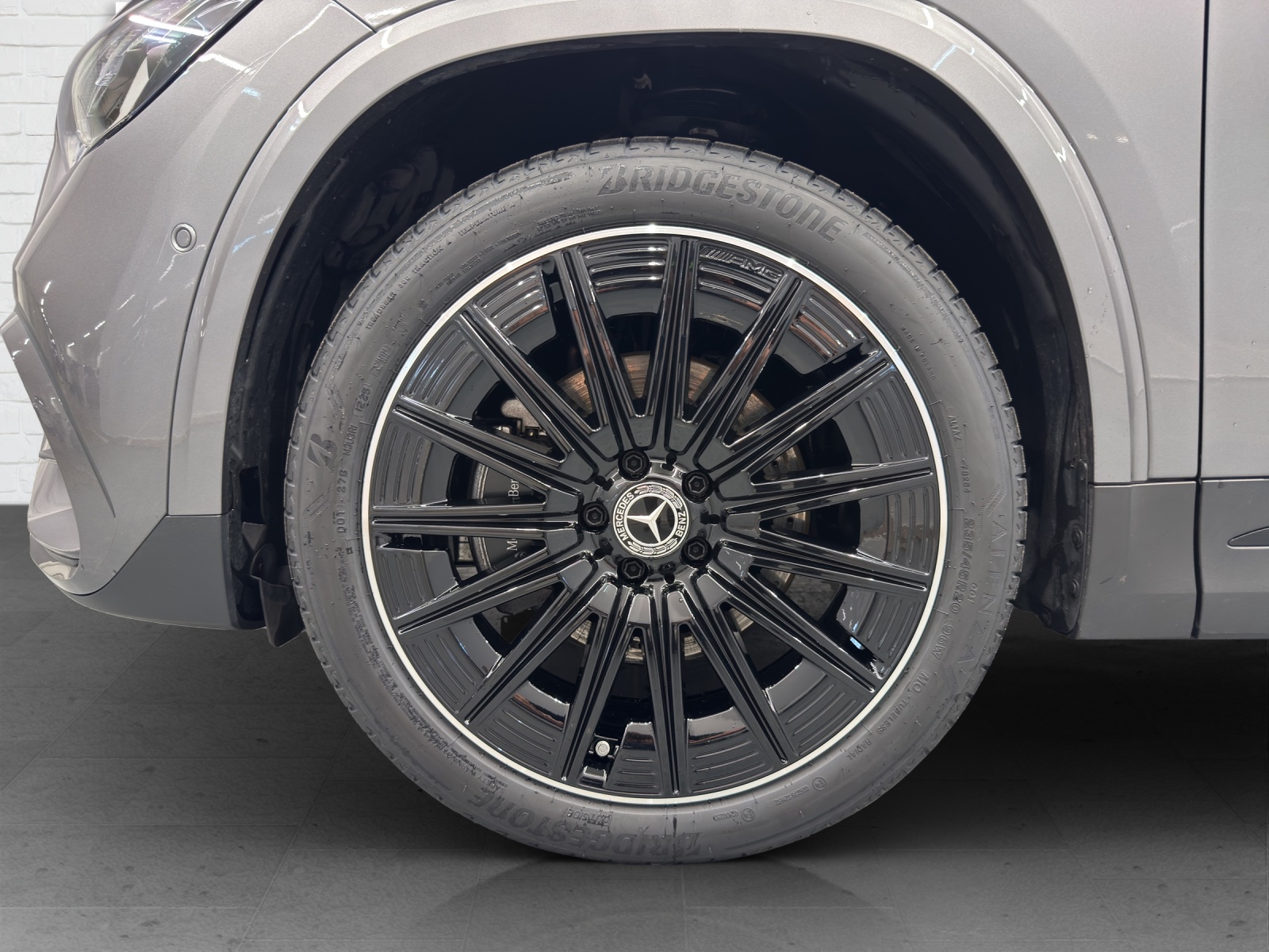 MERCEDES-BENZ GLA 250 e EQ Star AMG Line-image-5