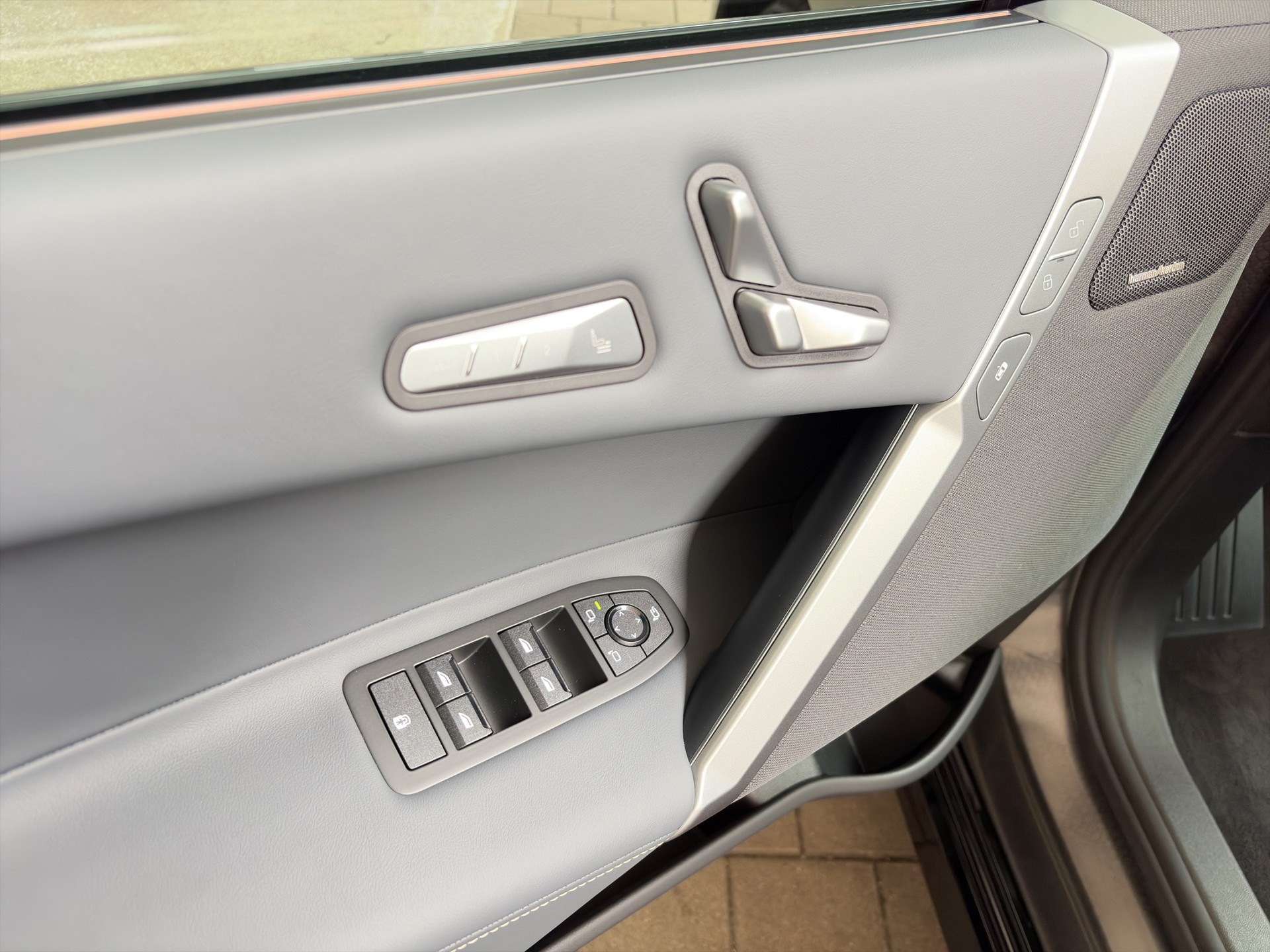 BMW iX xDrive45 M Sport-image-10