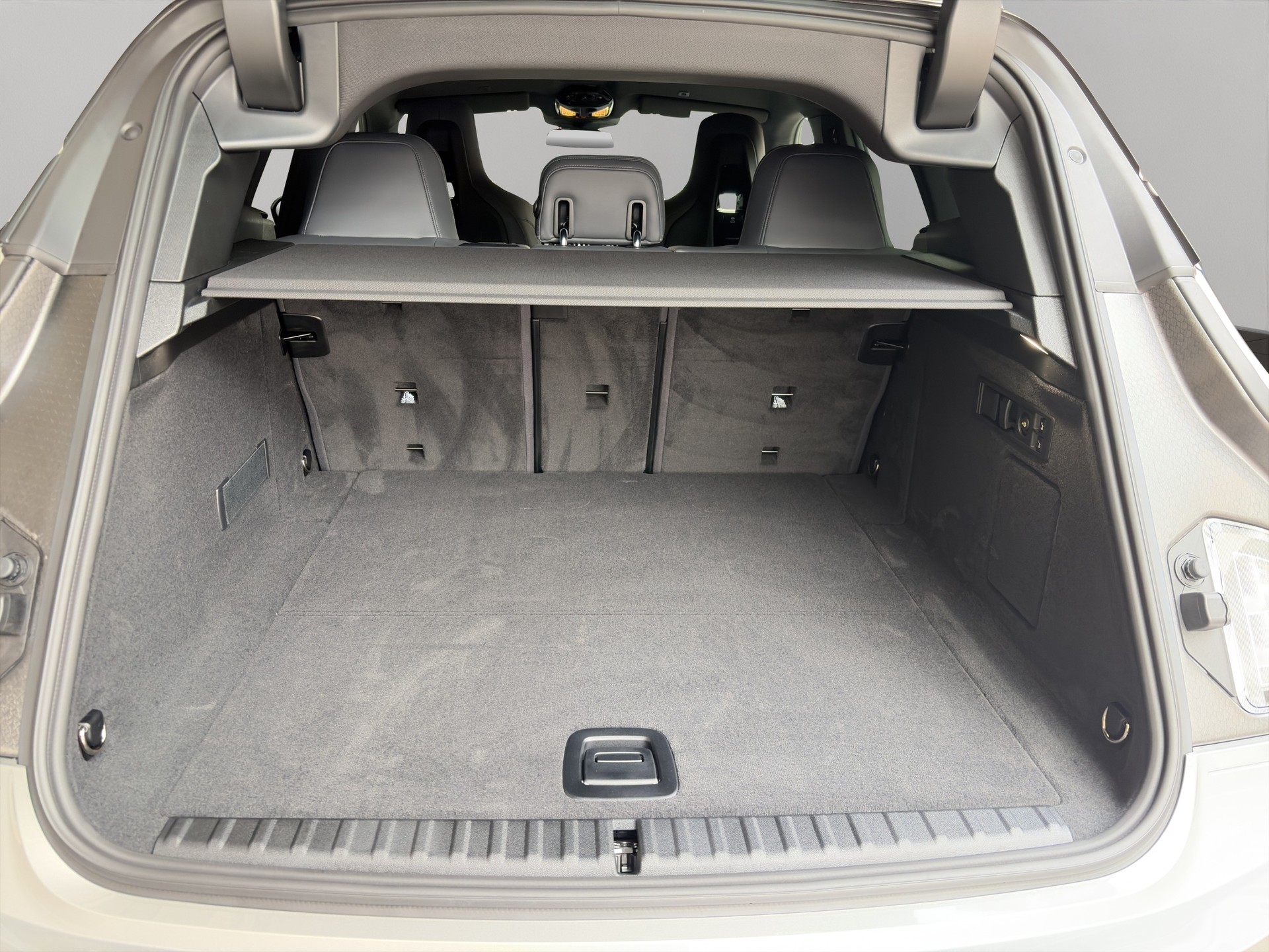 BMW iX xDrive45 M Sport-image-17