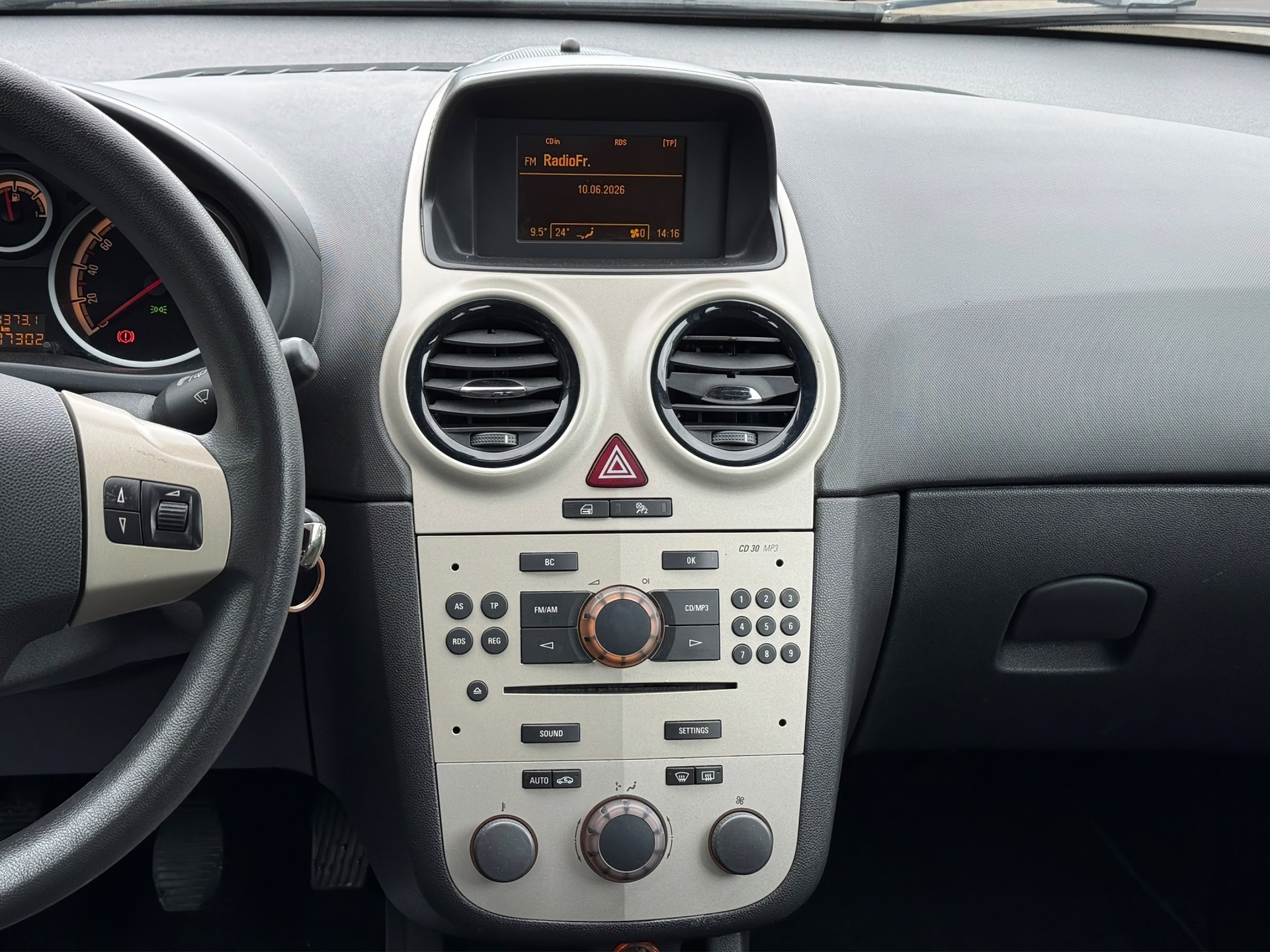 OPEL Corsa 1.4 TP Enjoy-image-10