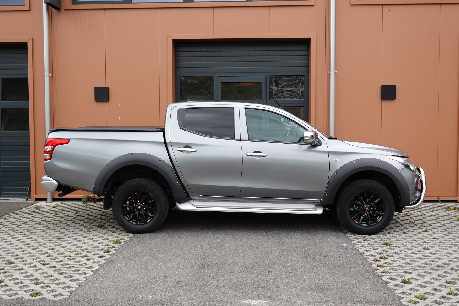 FIAT Fullback SX 2.4 MJ DC Primo 4WD "*Tempomat * GPS * Caméra de Recul * Camera 360 * Hauteur de caisse augmentée * 8 Roues *"-image-3