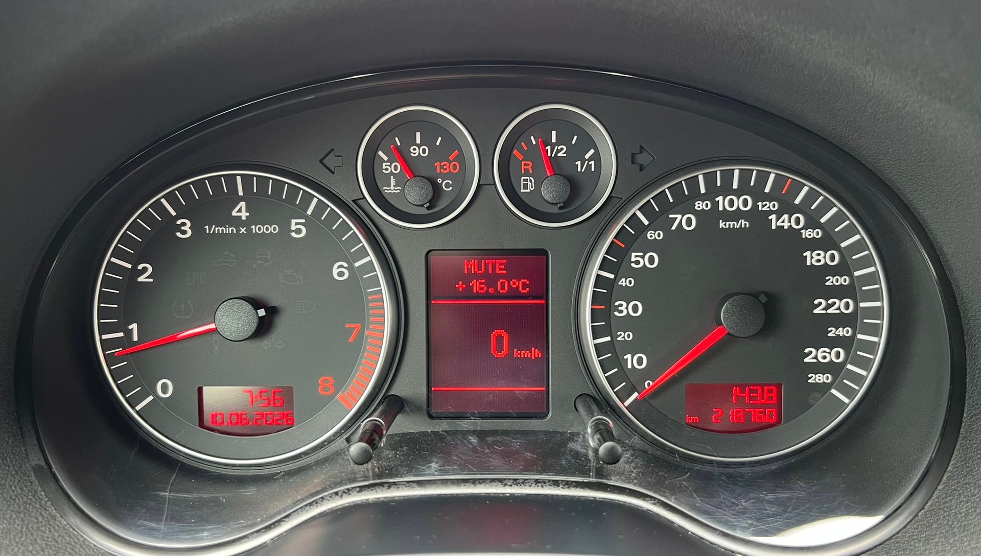 AUDI A3 Sportback 2.0 Turbo FSI Ambiente-image-9