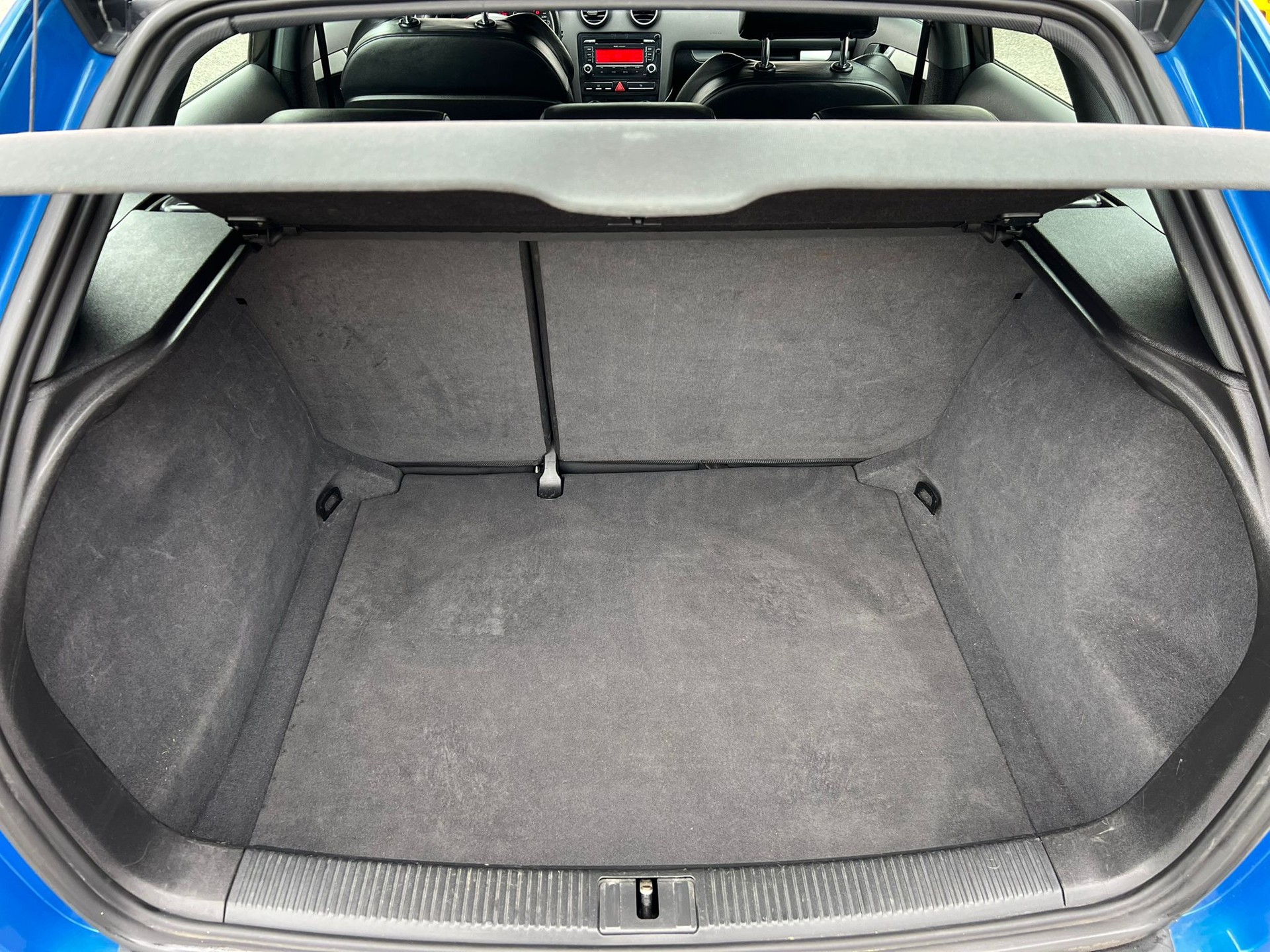 AUDI A3 Sportback 2.0 Turbo FSI Ambiente-image-11