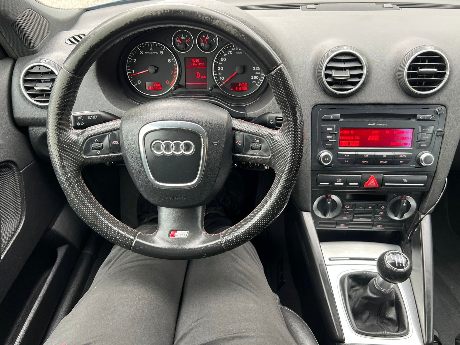 AUDI A3 Sportback 2.0 Turbo FSI Ambiente-image-8