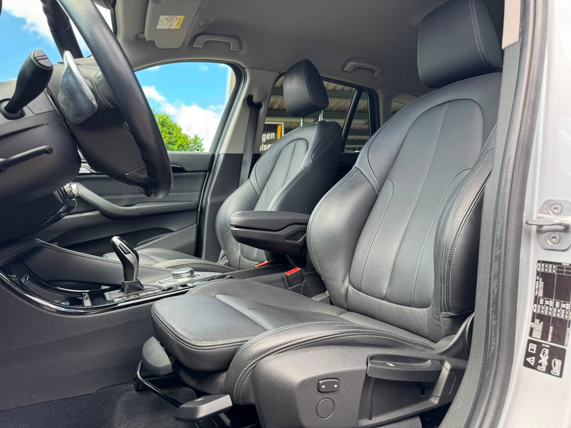 BMW X1 xDrive 20i xLine Steptronic-image-11