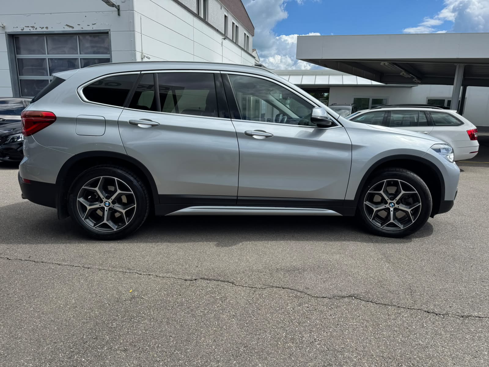 BMW X1 xDrive 20i xLine Steptronic-image-4