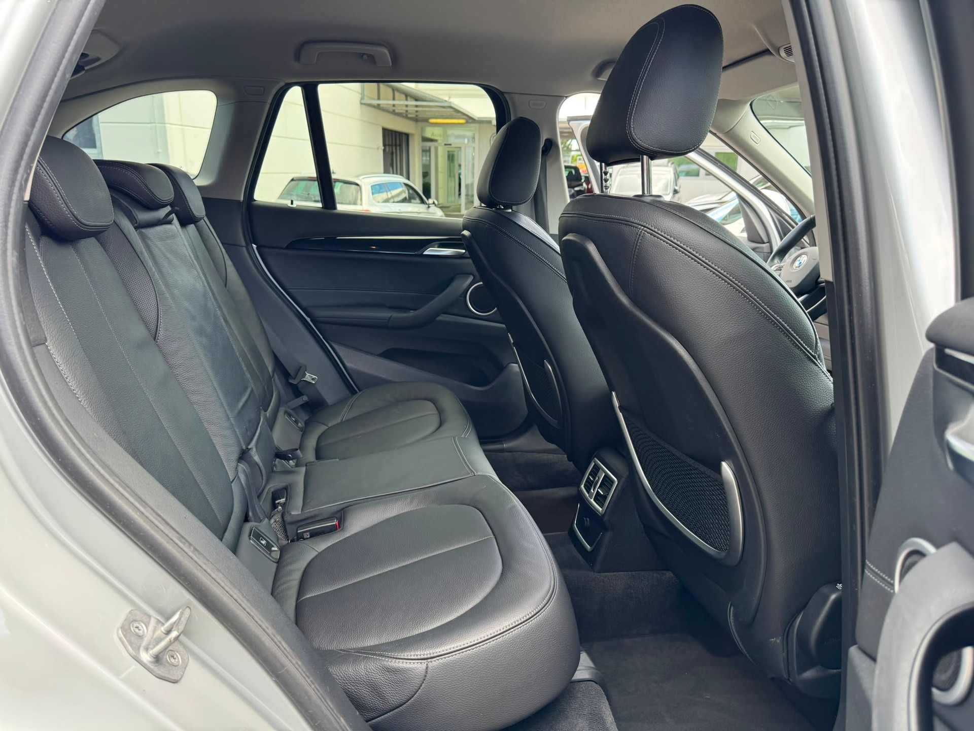 BMW X1 xDrive 20i xLine Steptronic-image-14