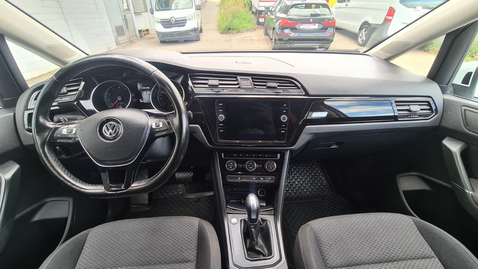 VW Touran 1.5 TSI EVO Comfortline DSG ** 7-Plätzer ** Gr-Navi ** RF-Kamera ** Abstandsregelsysteme ** Totwinkel-Assistent ** Ab MFK-image-15