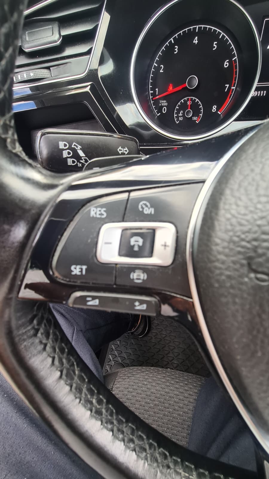 VW Touran 1.5 TSI EVO Comfortline DSG ** 7-Plätzer ** Gr-Navi ** RF-Kamera ** Abstandsregelsysteme ** Totwinkel-Assistent ** Ab MFK-image-11