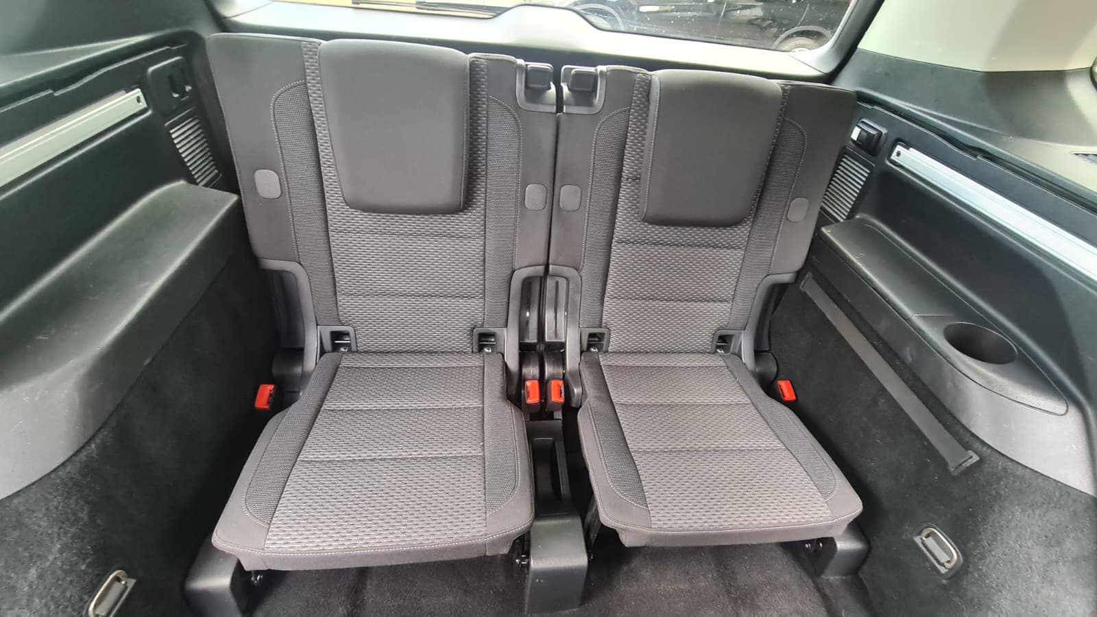 VW Touran 1.5 TSI EVO Comfortline DSG ** 7-Plätzer ** Gr-Navi ** RF-Kamera ** Abstandsregelsysteme ** Totwinkel-Assistent ** Ab MFK-image-17