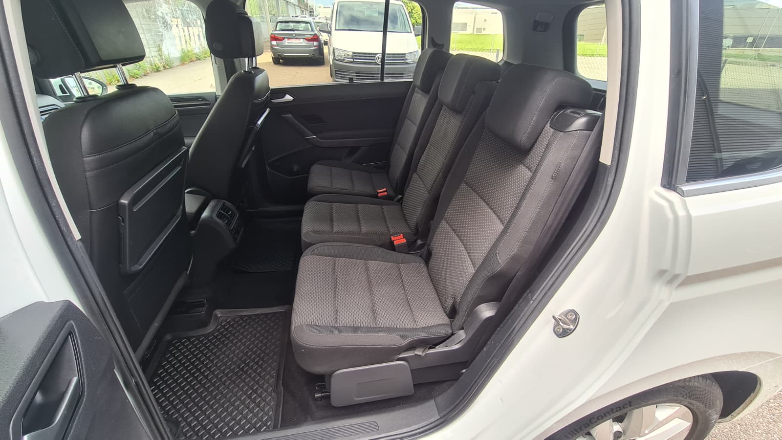 VW Touran 1.5 TSI EVO Comfortline DSG ** 7-Plätzer ** Gr-Navi ** RF-Kamera ** Abstandsregelsysteme ** Totwinkel-Assistent ** Ab MFK-image-18