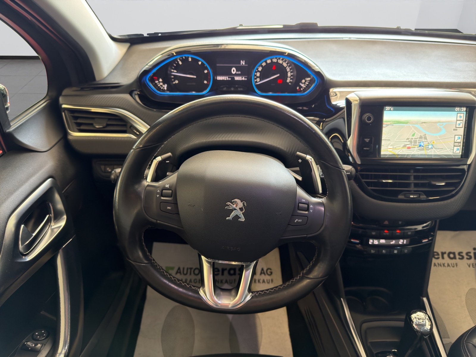 PEUGEOT 2008 1.6 e-HDi Allure EGS6-image-14
