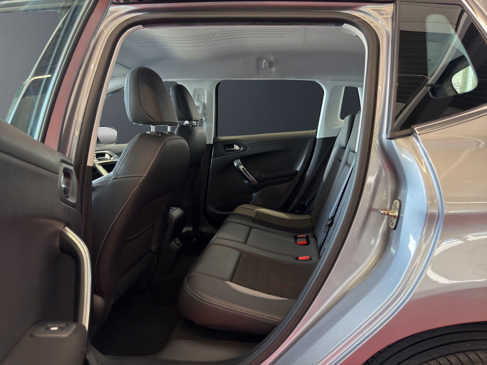 PEUGEOT 2008 1.6 e-HDi Allure EGS6-image-13