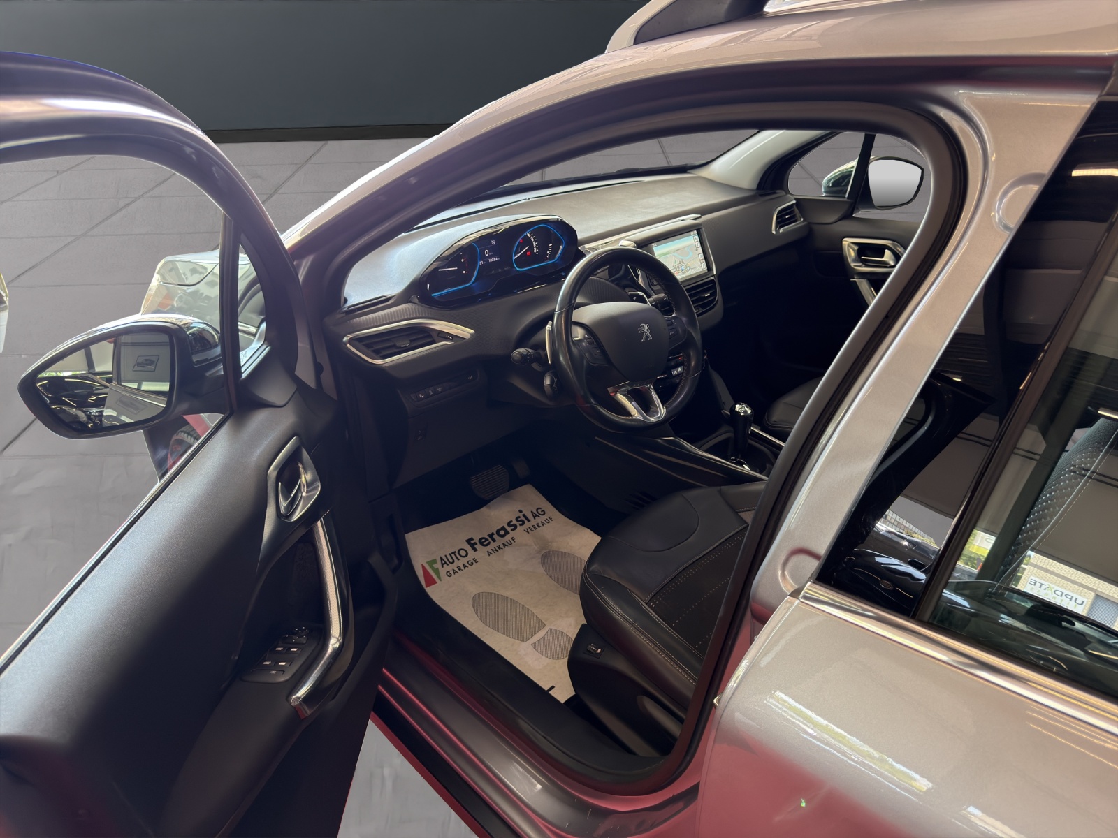 PEUGEOT 2008 1.6 e-HDi Allure EGS6-image-23