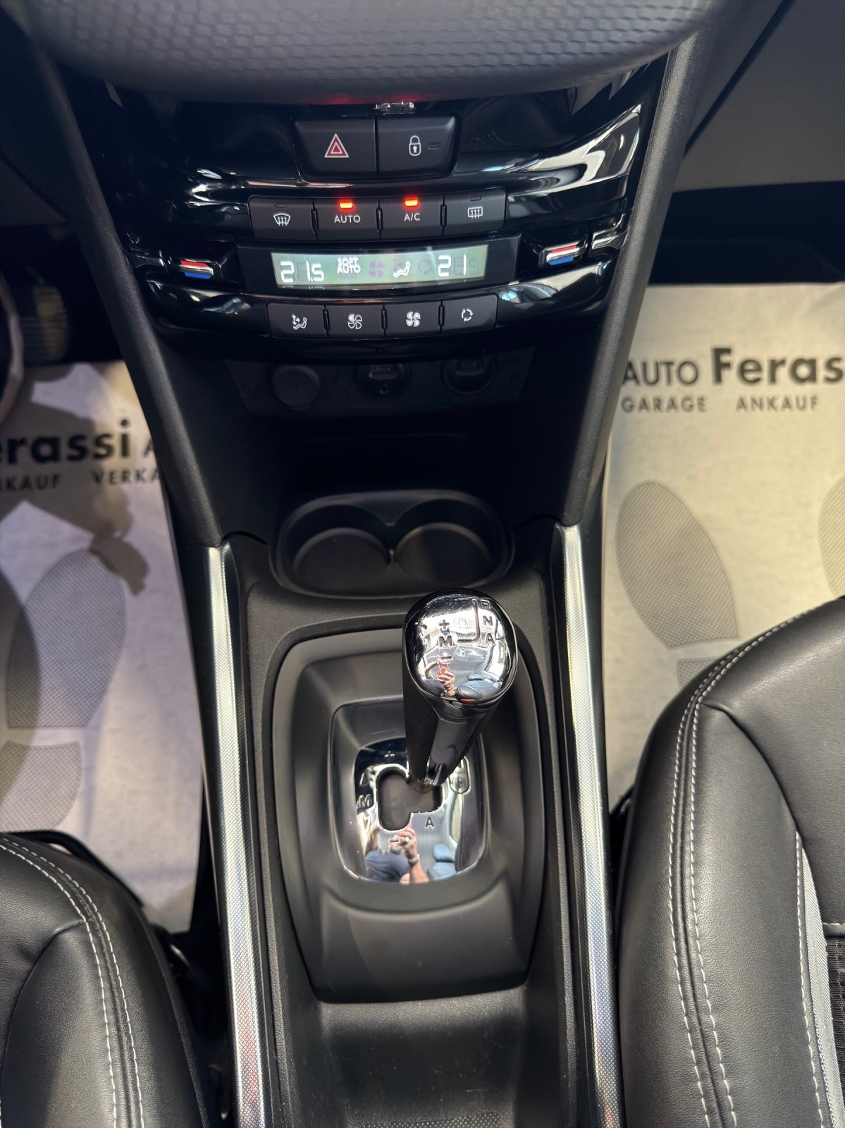 PEUGEOT 2008 1.6 e-HDi Allure EGS6-image-21