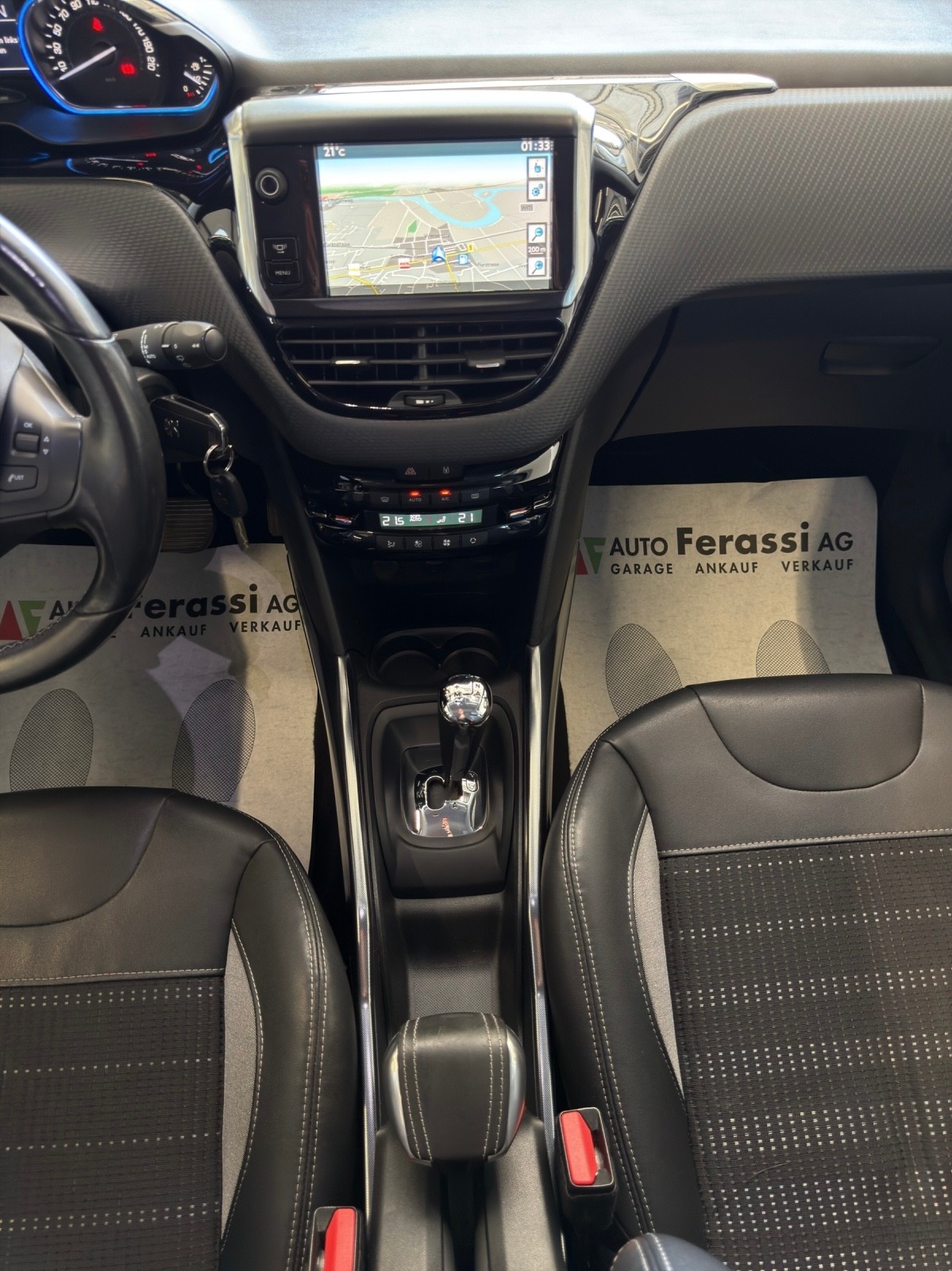 PEUGEOT 2008 1.6 e-HDi Allure EGS6-image-18
