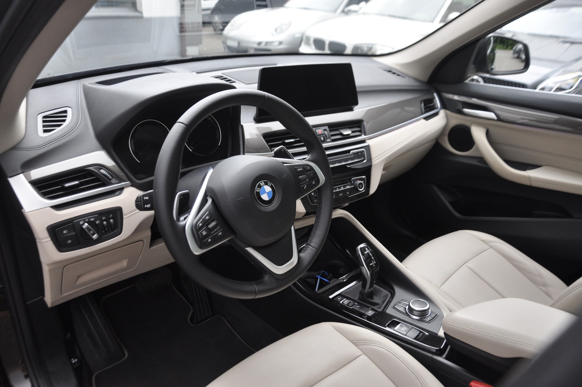 BMW X1 xDrive 20i xLine Steptronic-image-4
