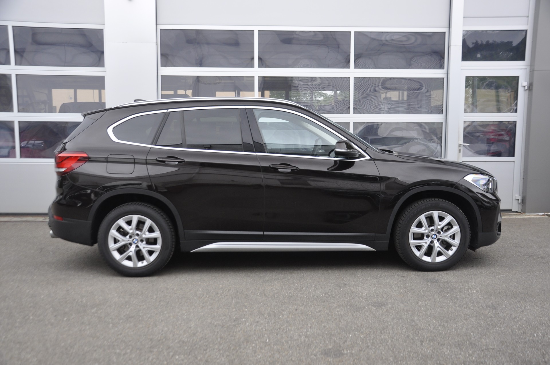 BMW X1 xDrive 20i xLine Steptronic-image-1