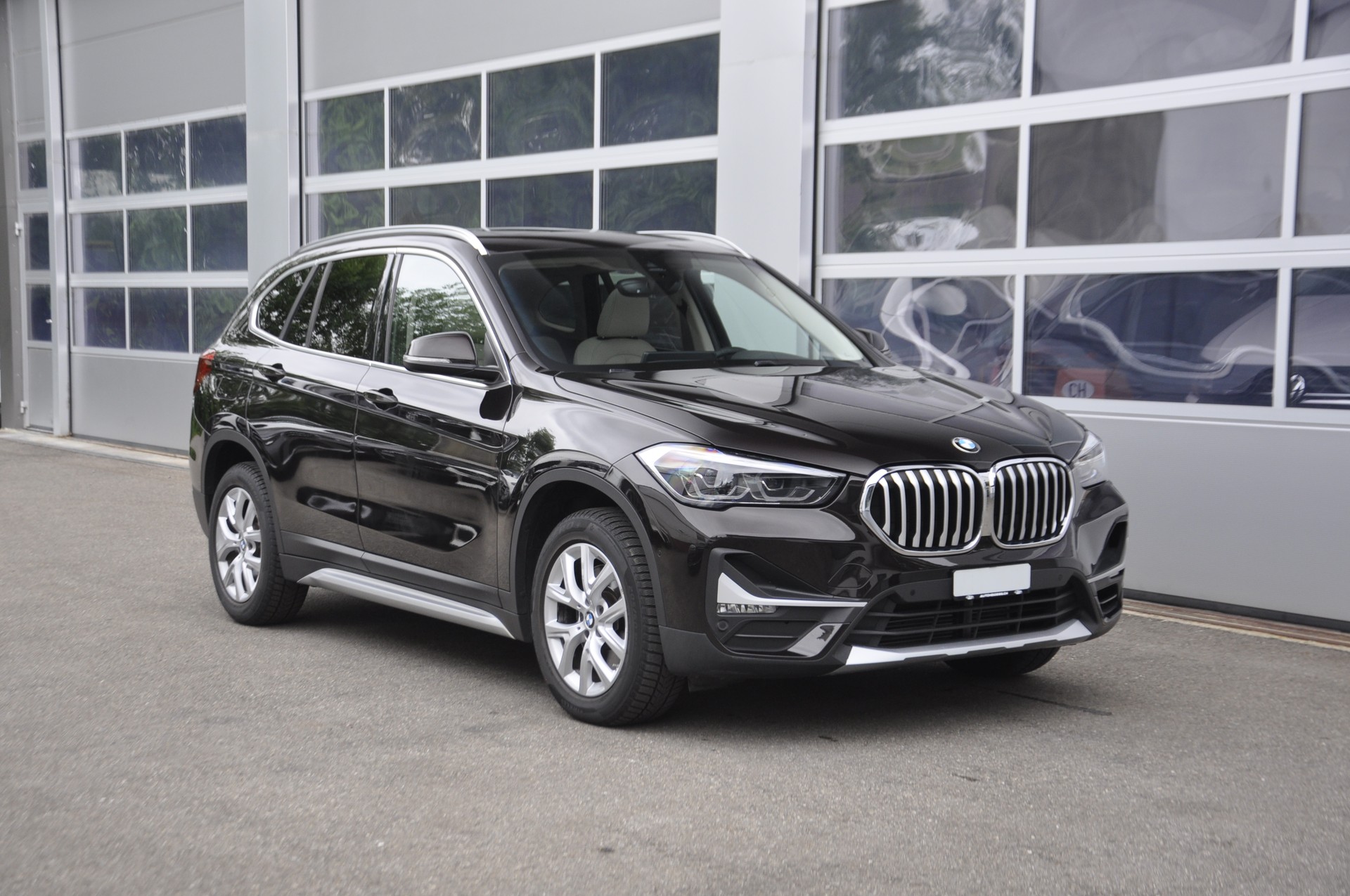 BMW X1 xDrive 20i xLine Steptronic-image-0