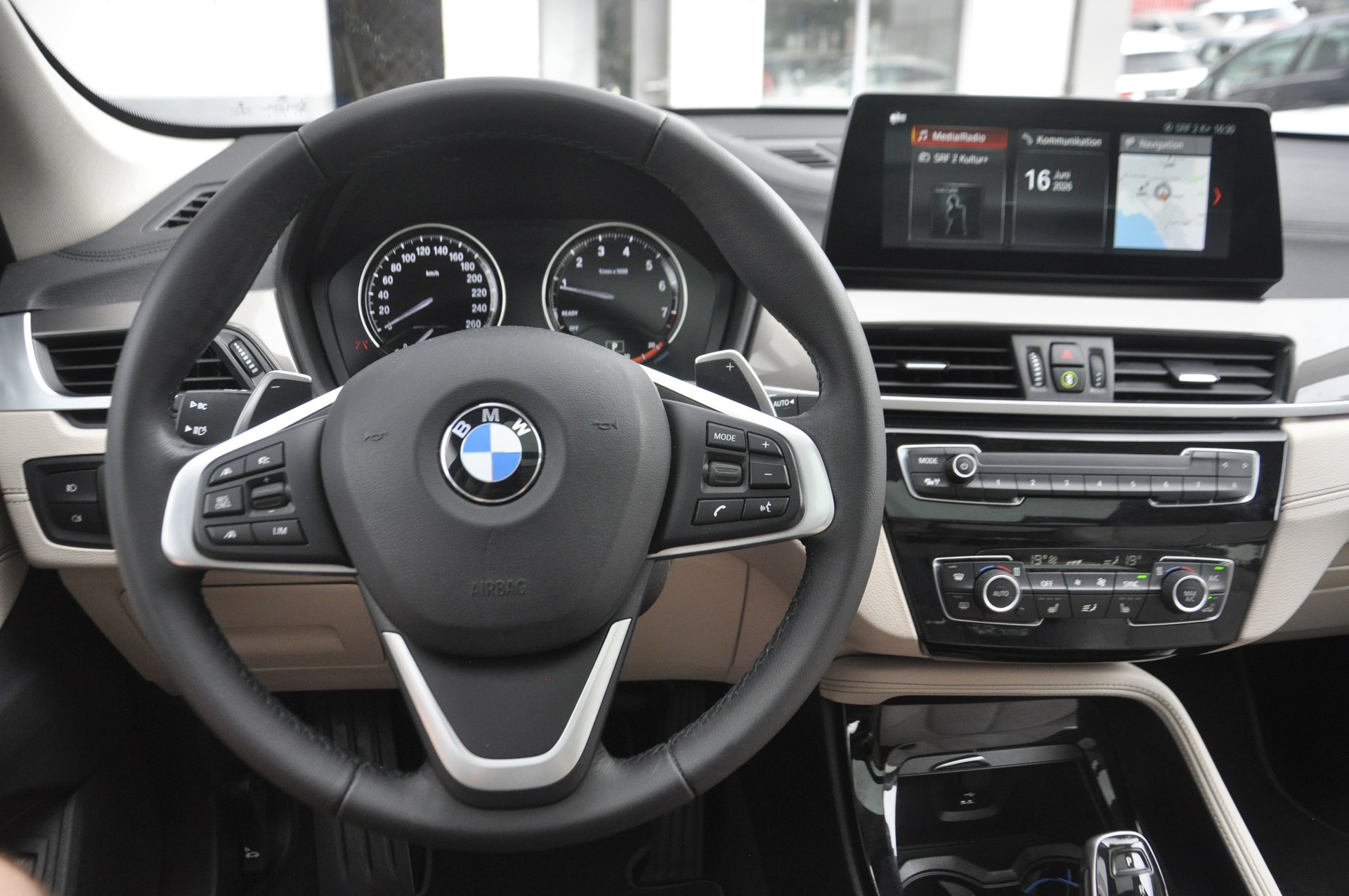 BMW X1 xDrive 20i xLine Steptronic-image-9