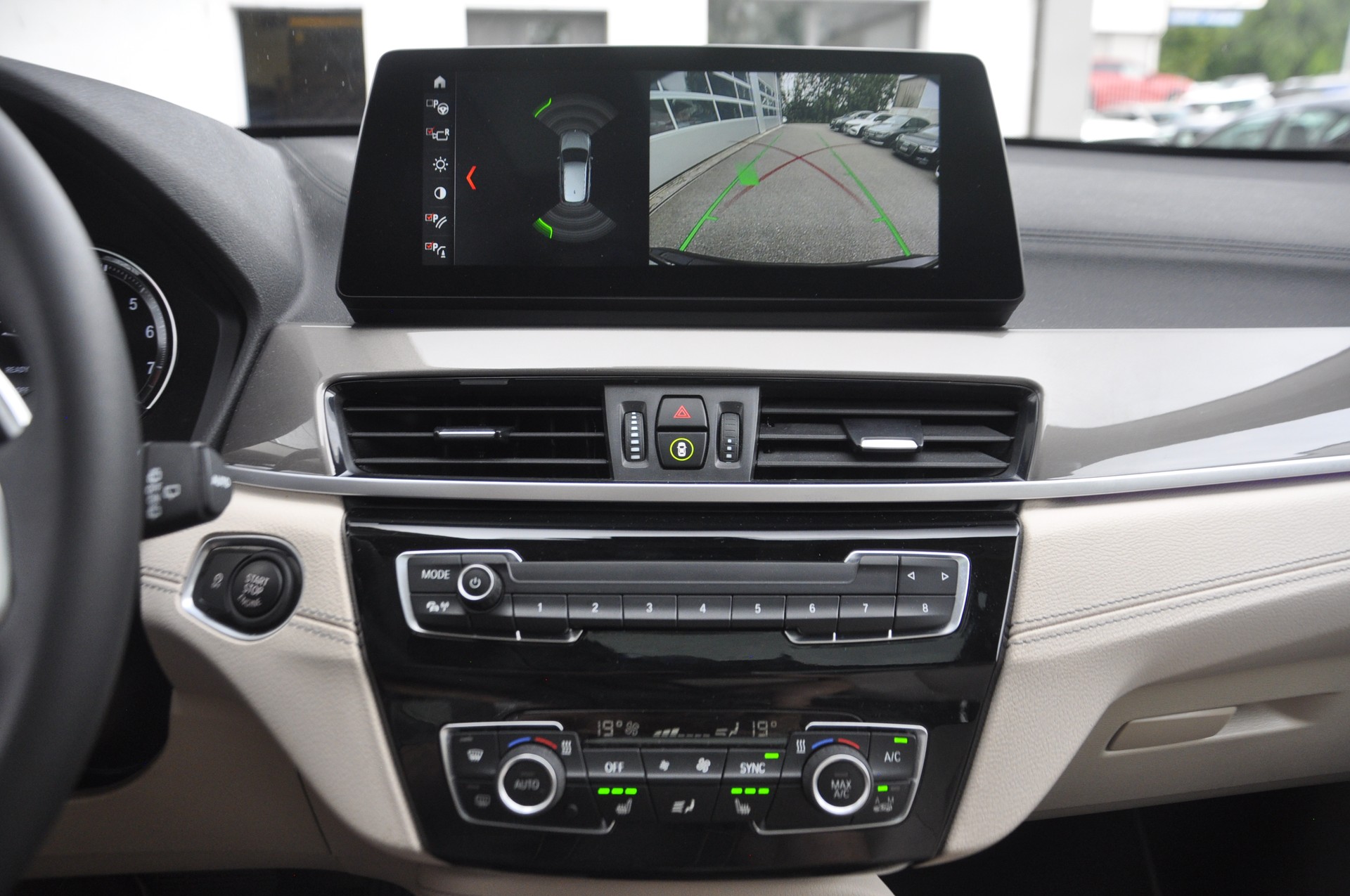 BMW X1 xDrive 20i xLine Steptronic-image-10