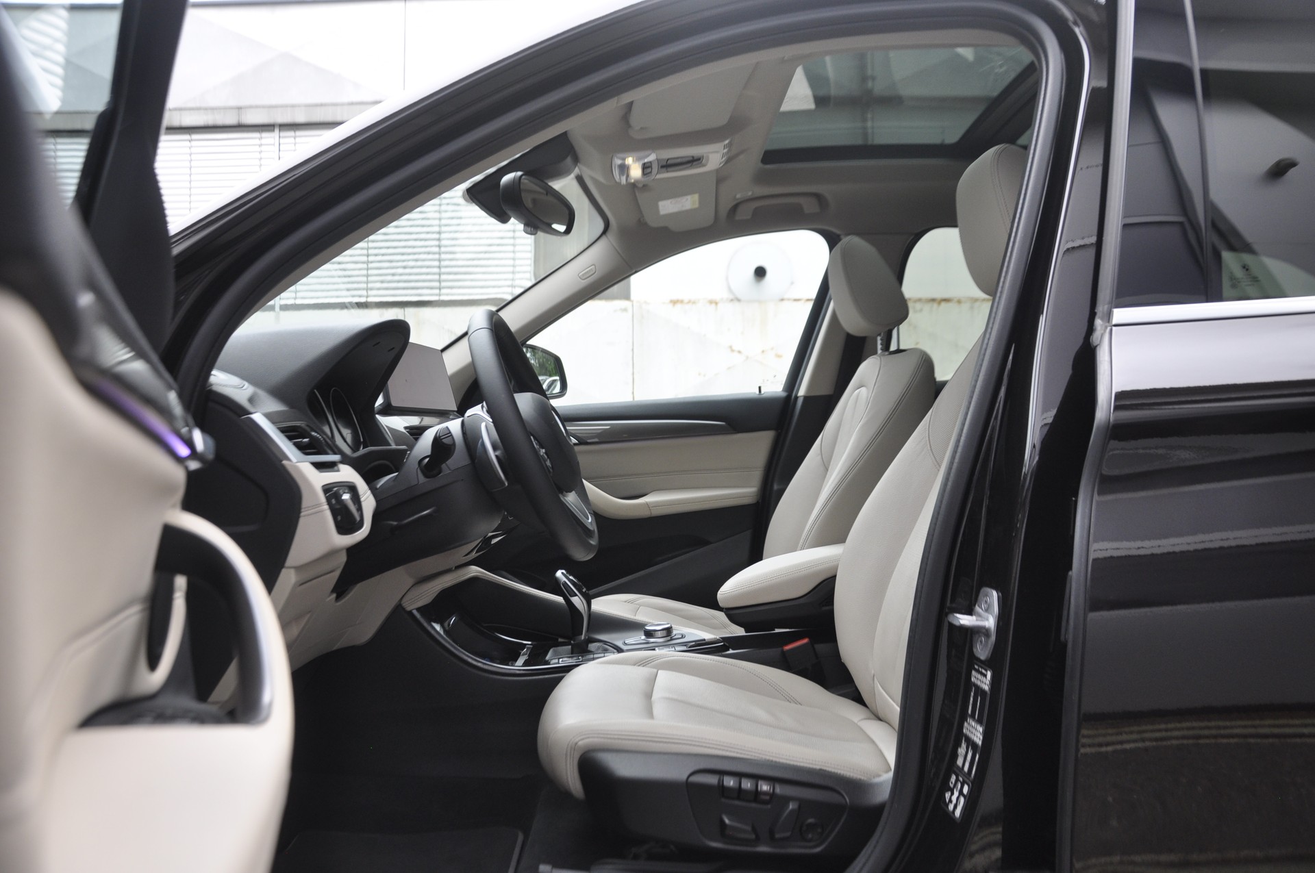 BMW X1 xDrive 20i xLine Steptronic-image-5